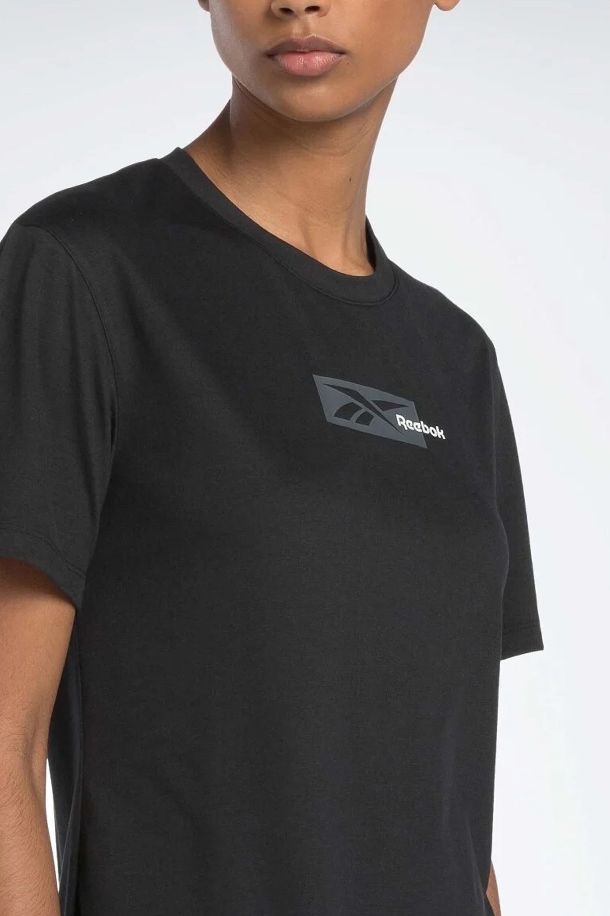 Reebok Id Train Supremium Graphic Kadın Tişört 101552397 Siyah