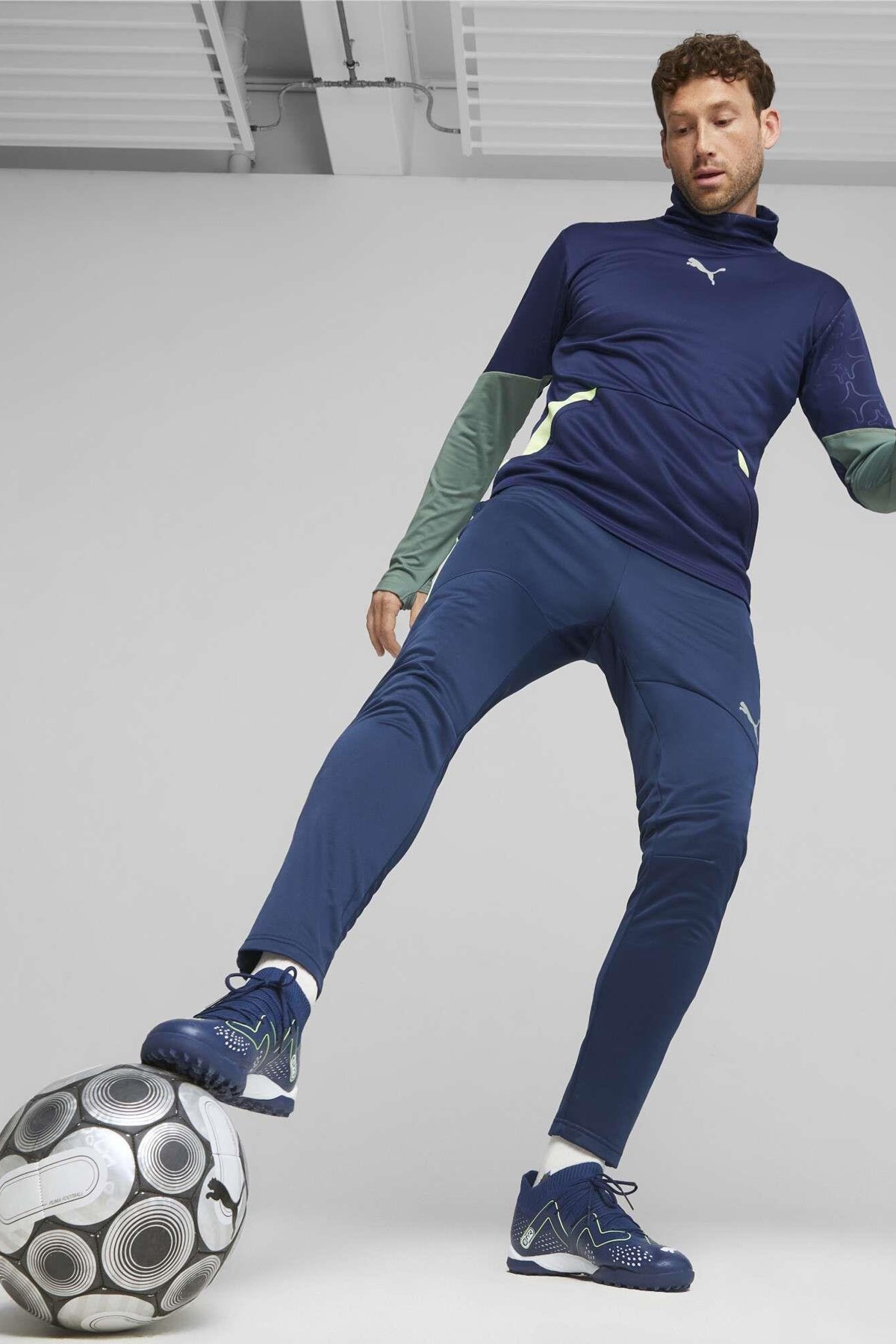 Puma Future Match TT Erkek Halı Saha Ayakkabısı 10737403 Lacivert