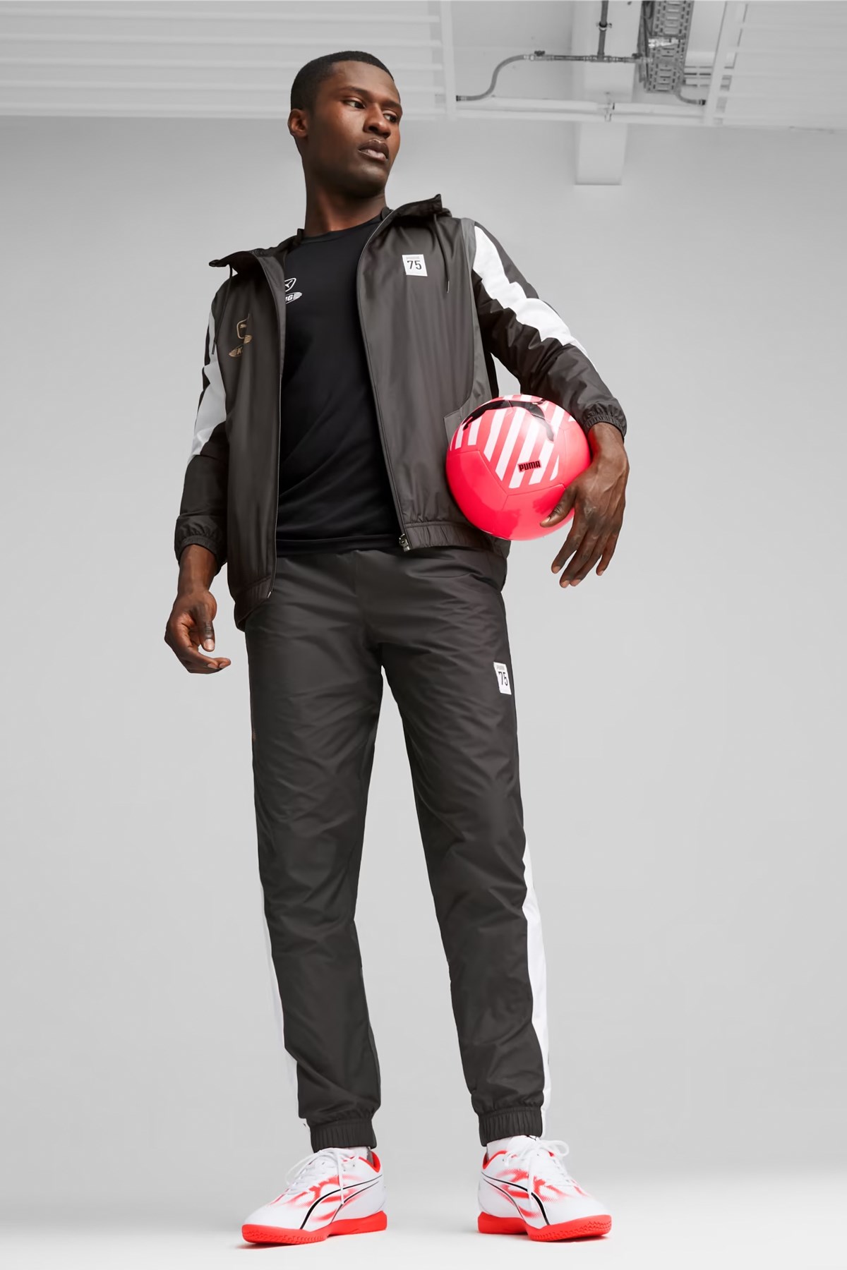 Puma Ultra Play IT Futsal Salon Ayakkabı 10752901 Beyaz