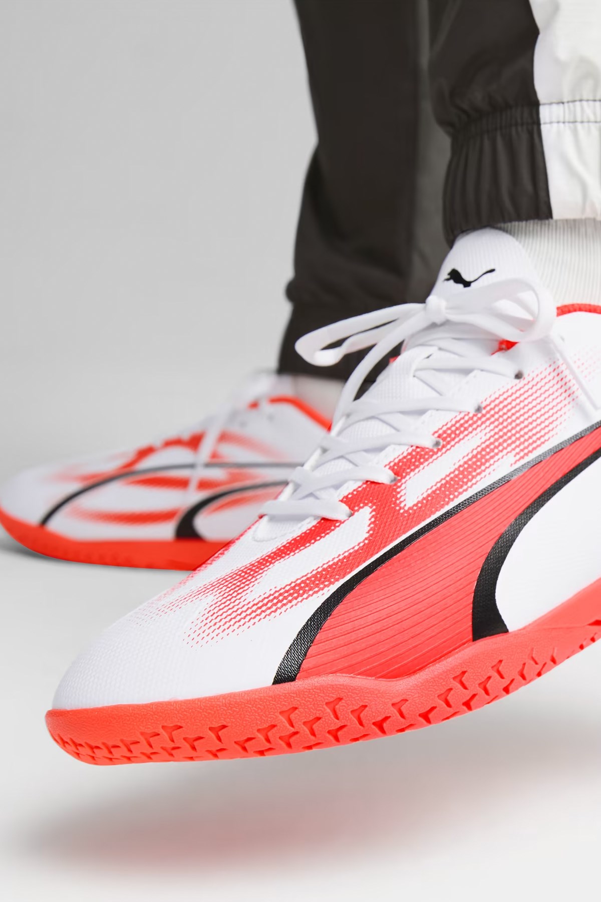 Puma Ultra Play IT Futsal Salon Ayakkabı 10752901 Beyaz