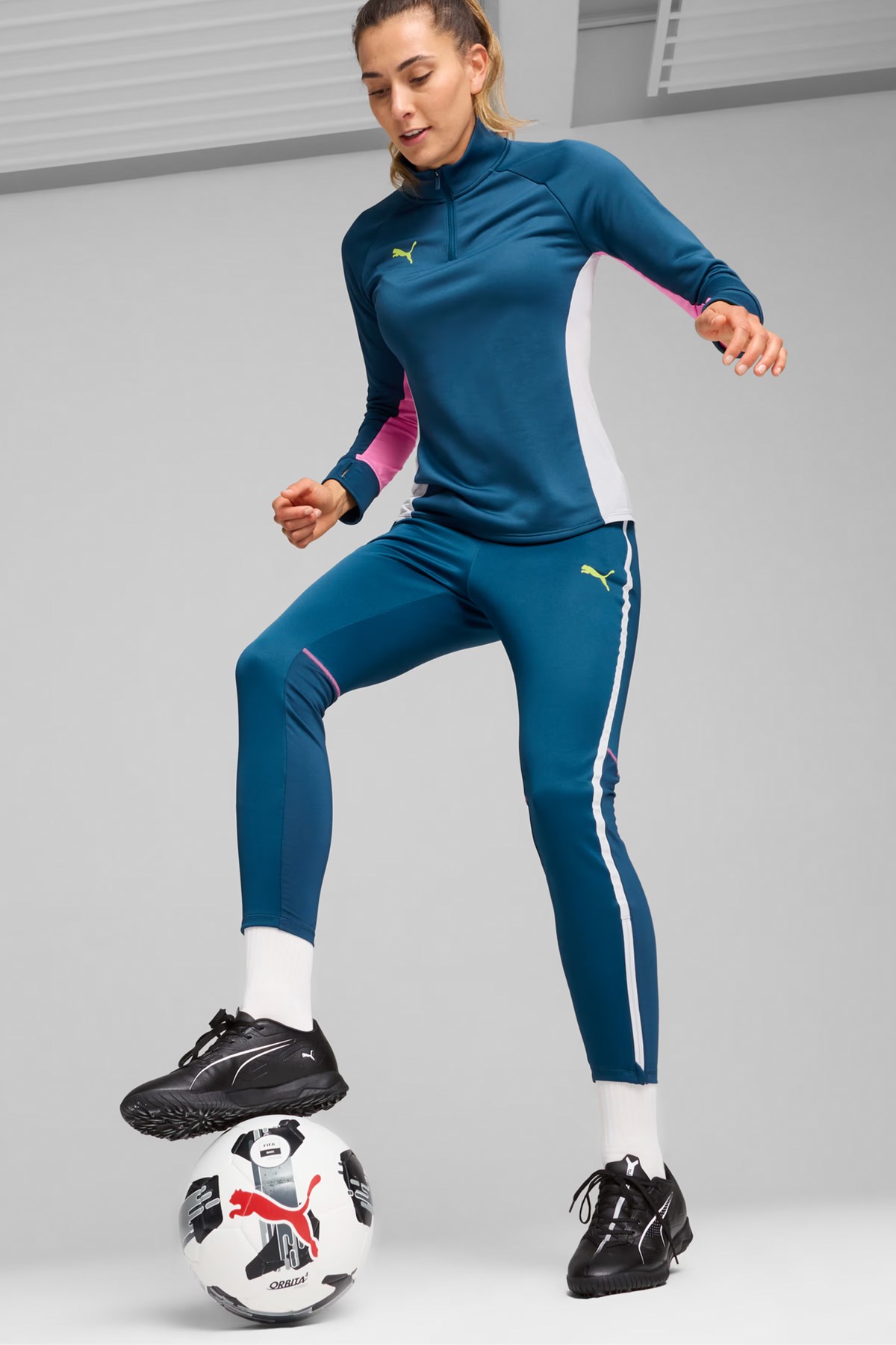 Puma Ultra 5 Play TT Erkek Halı Saha Ayakkabısı 10790502 Siyah