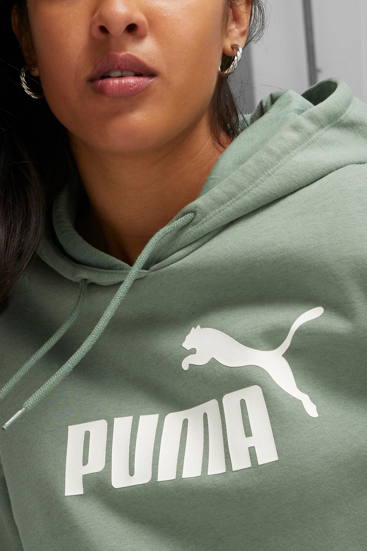 Puma Ess Cropped Logo Kadın Sweatshirt 58686948 Yeşil