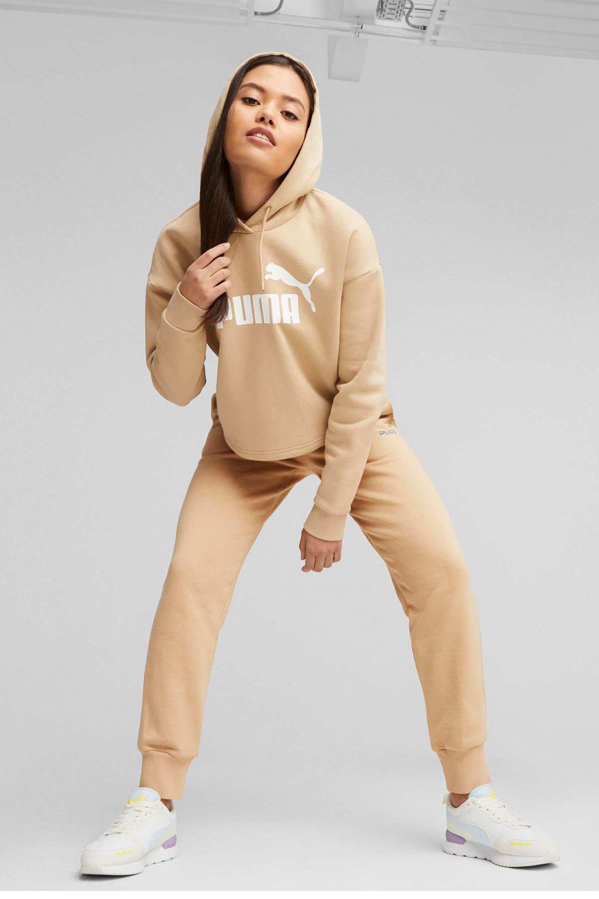 Puma Ess Cropped Logo Kadın Sweatshirt 58686984 Bej