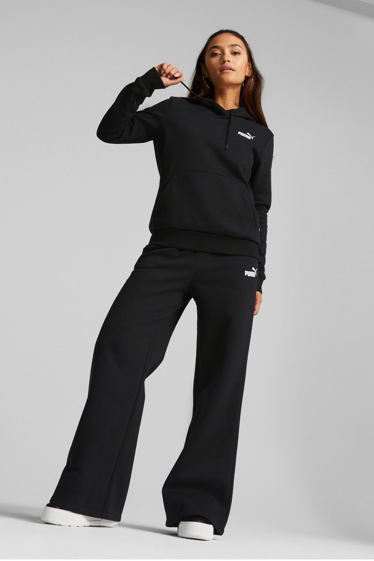 Puma Ess+ Embroidery Kadın Sweatshirt 67000401 Siyah