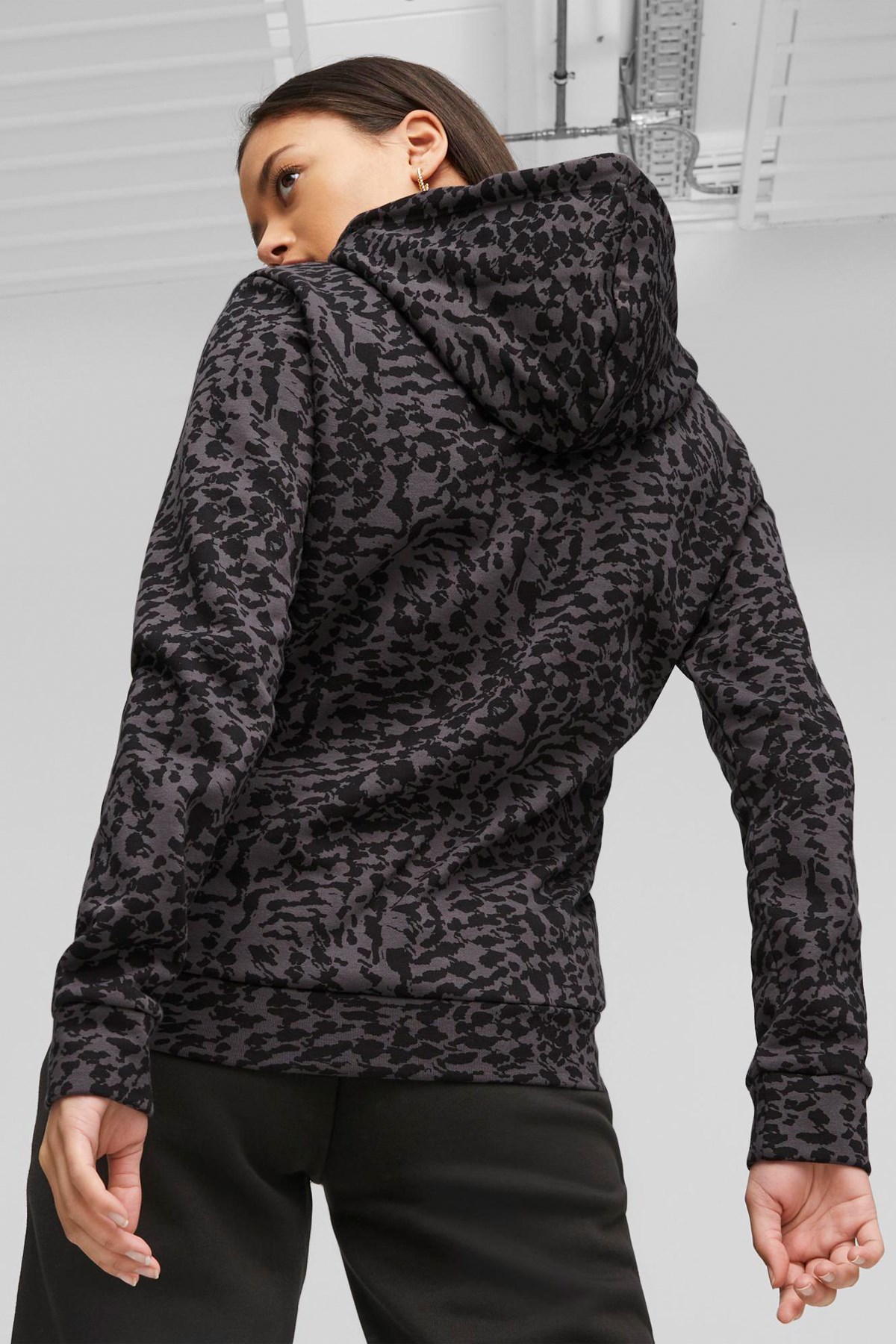 Puma Ess+ Animal Kadın Sweatshirt 67596301 Siyah