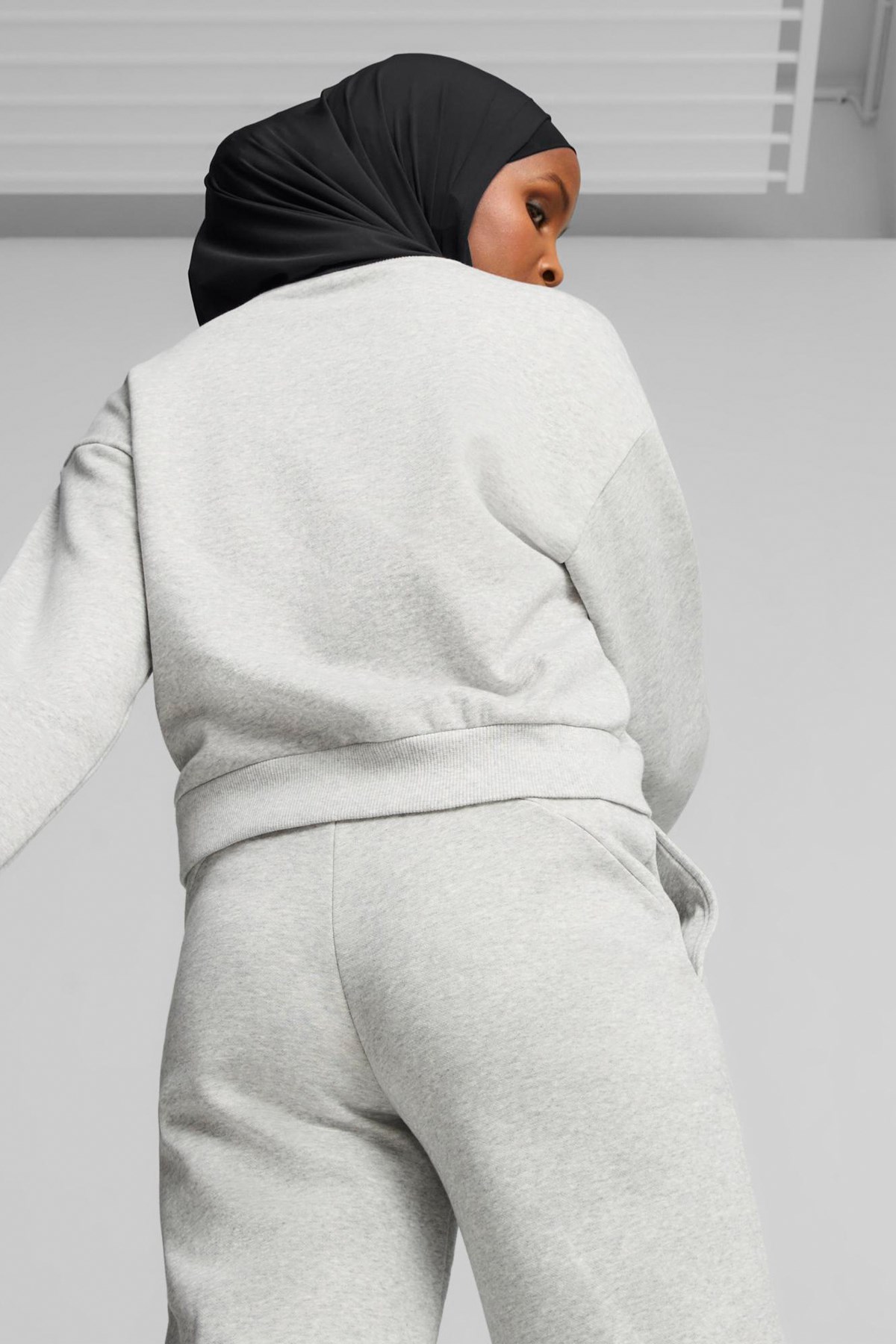 Puma Ess+ Relaxed Kadın Sweatshirt 67680104 Gri