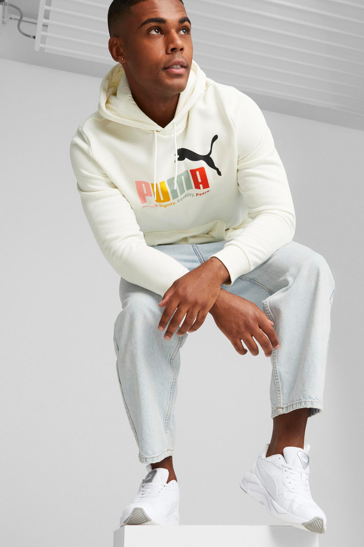 Puma Ess+ Multicolor Erkek Sweatshirt 67717165 Beyaz