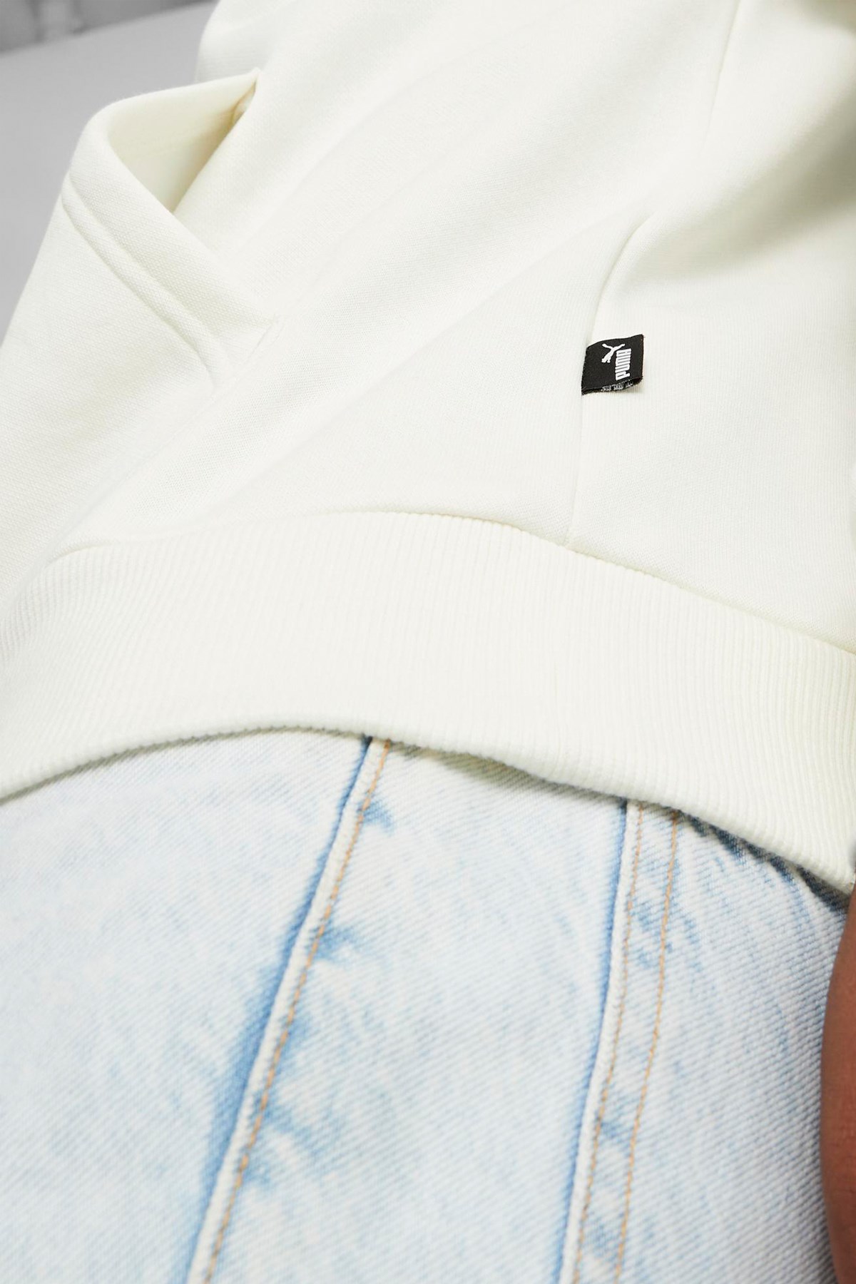 Puma Ess+ Multicolor Erkek Sweatshirt 67717165 Beyaz