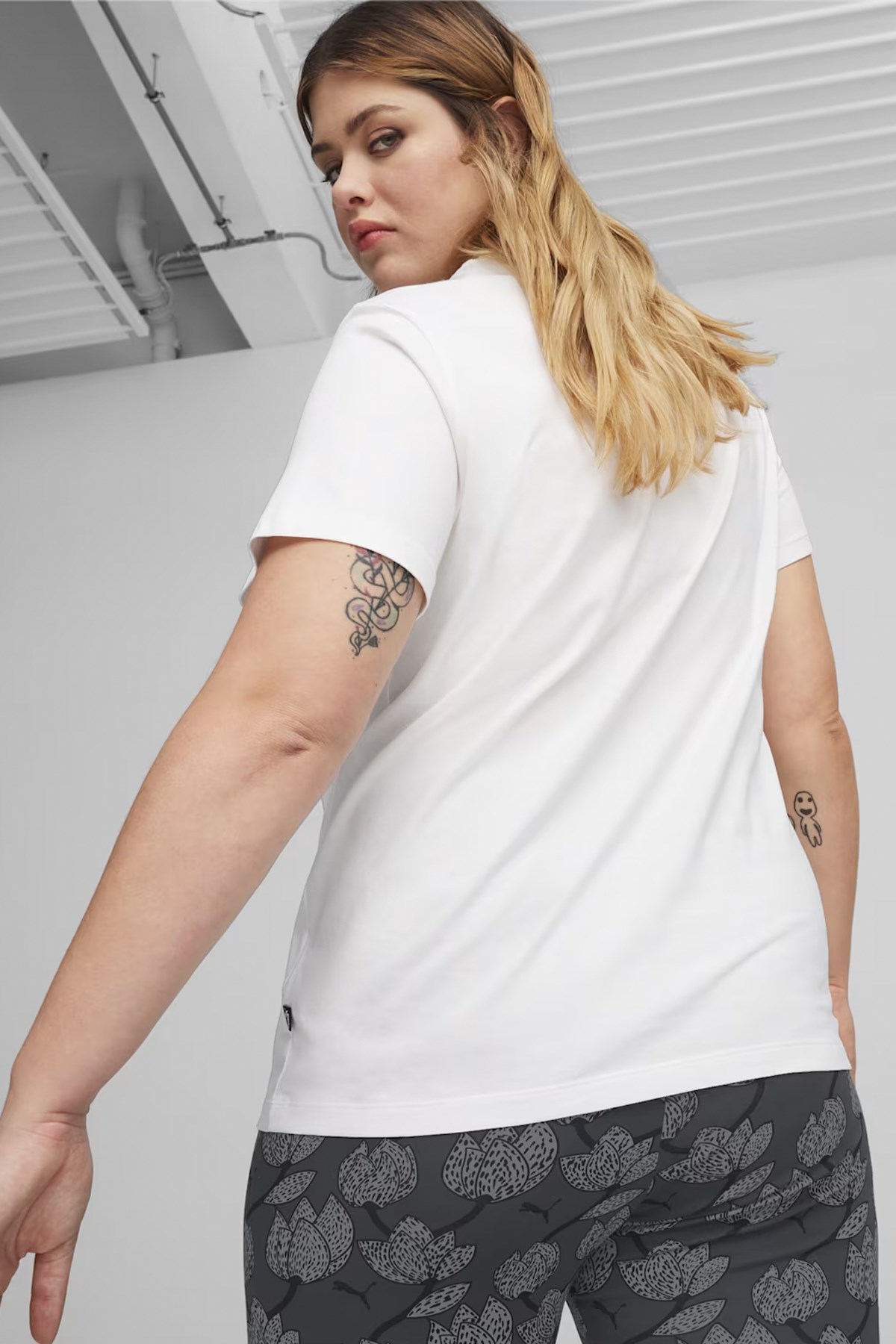 Puma Ess Script Kadın Tişört 67931502 Beyaz