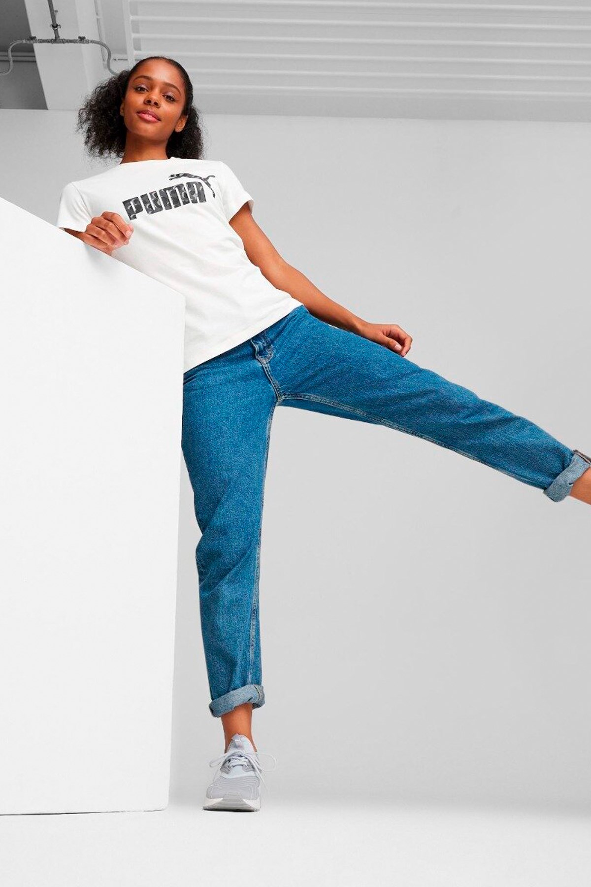 Puma Ess+ Anımal Graphic Kadın Tişört 67978402 Beyaz
