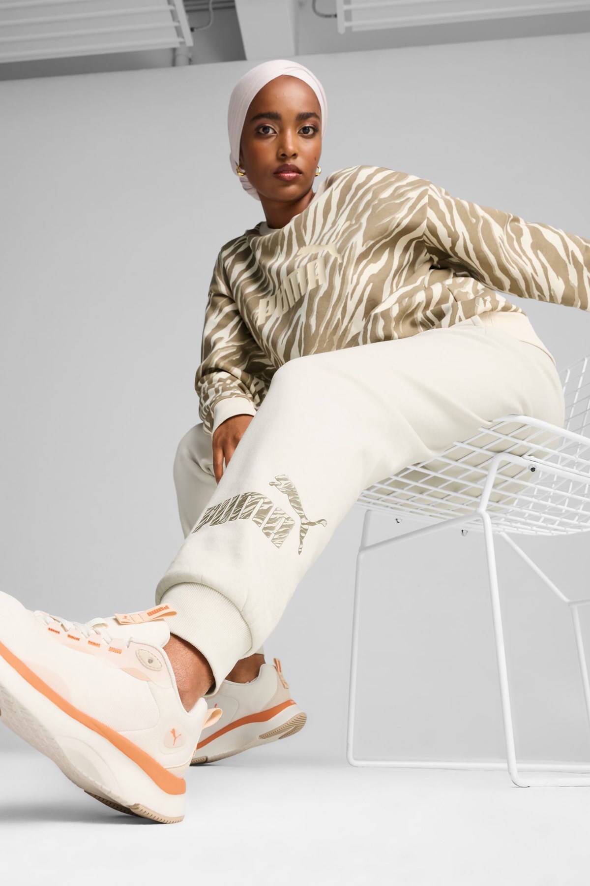 Puma Ess Animal Fl Kadın Eşofman Altı 68149687 Bej