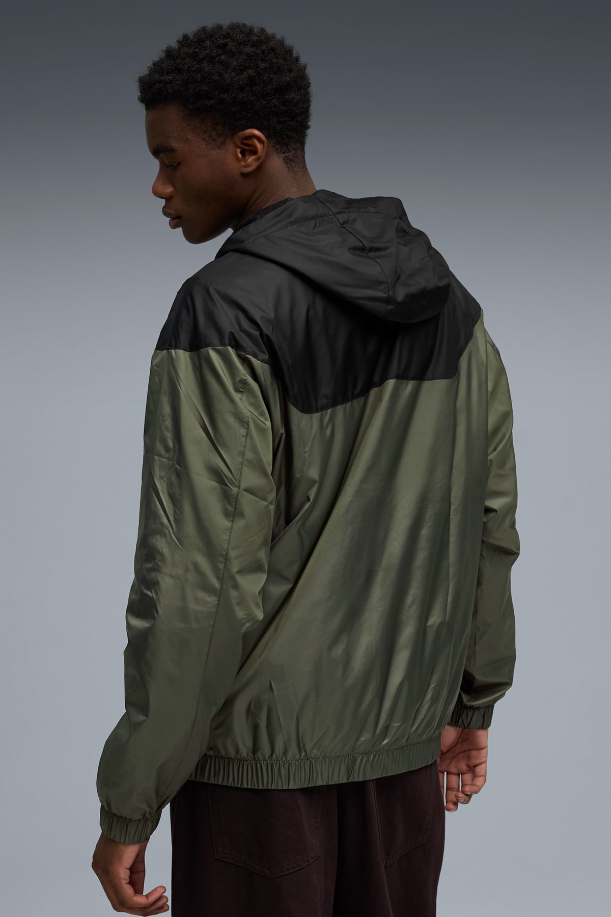 Puma Ess Relaxed Erkek Rüzgarlık Yeşil