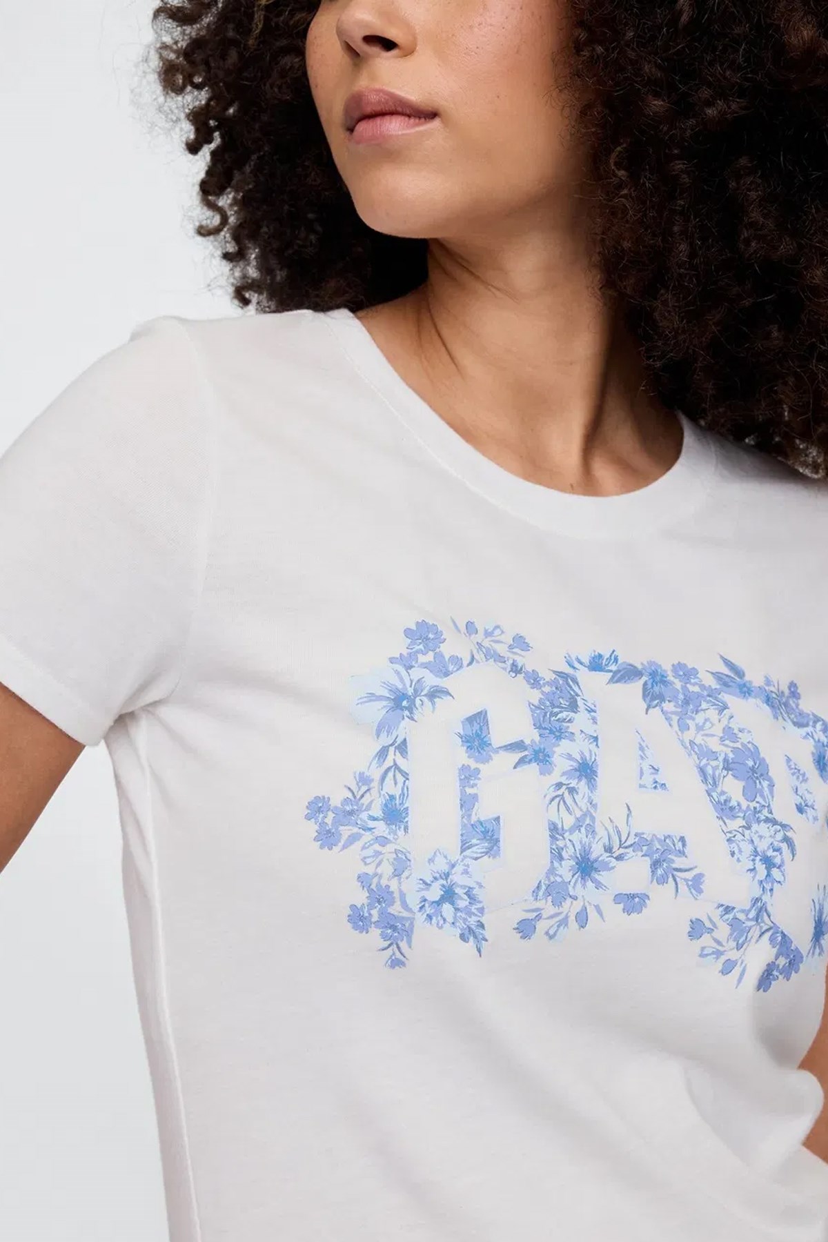 Gap V-SS Logo Classic Kadın Tişört Beyaz