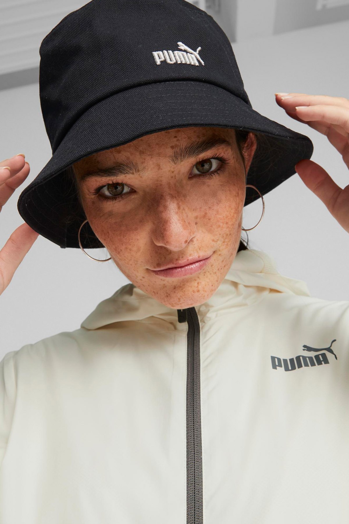 Puma Ess Solid Kadın Rüzgarlık 84749465 Beyaz
