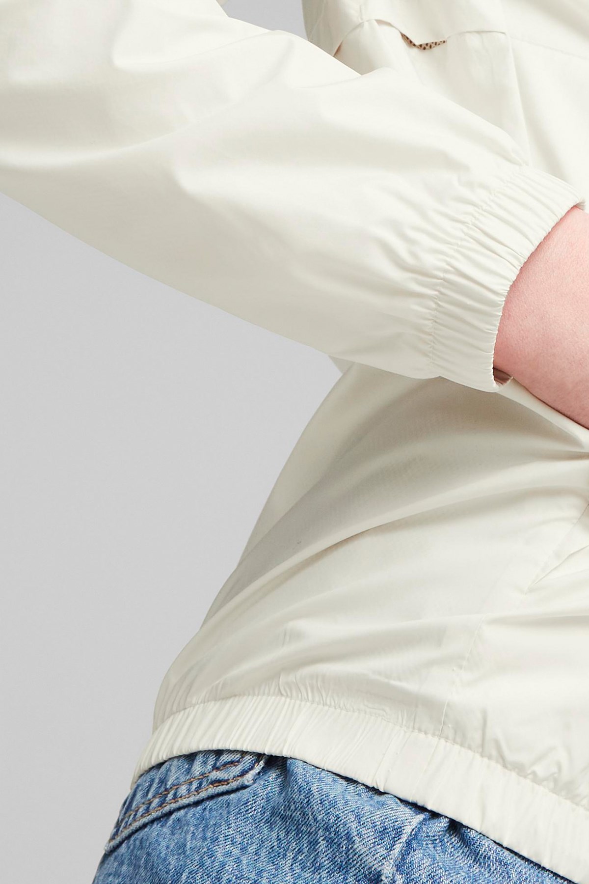 Puma Ess Solid Kadın Rüzgarlık 84749487 Beyaz