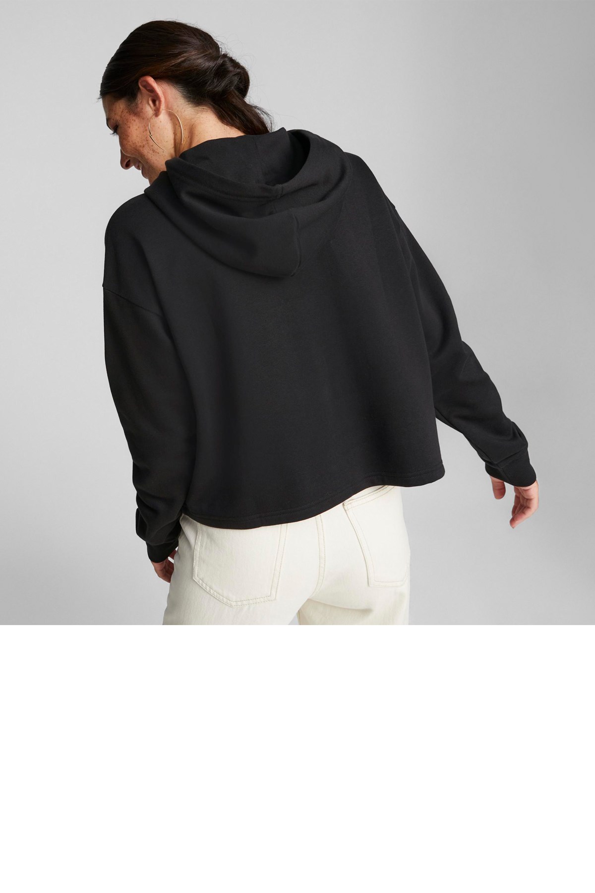 Puma Ess+ Metallic Logo Cropped Kadın Sweatshirt 84995701 Siyah