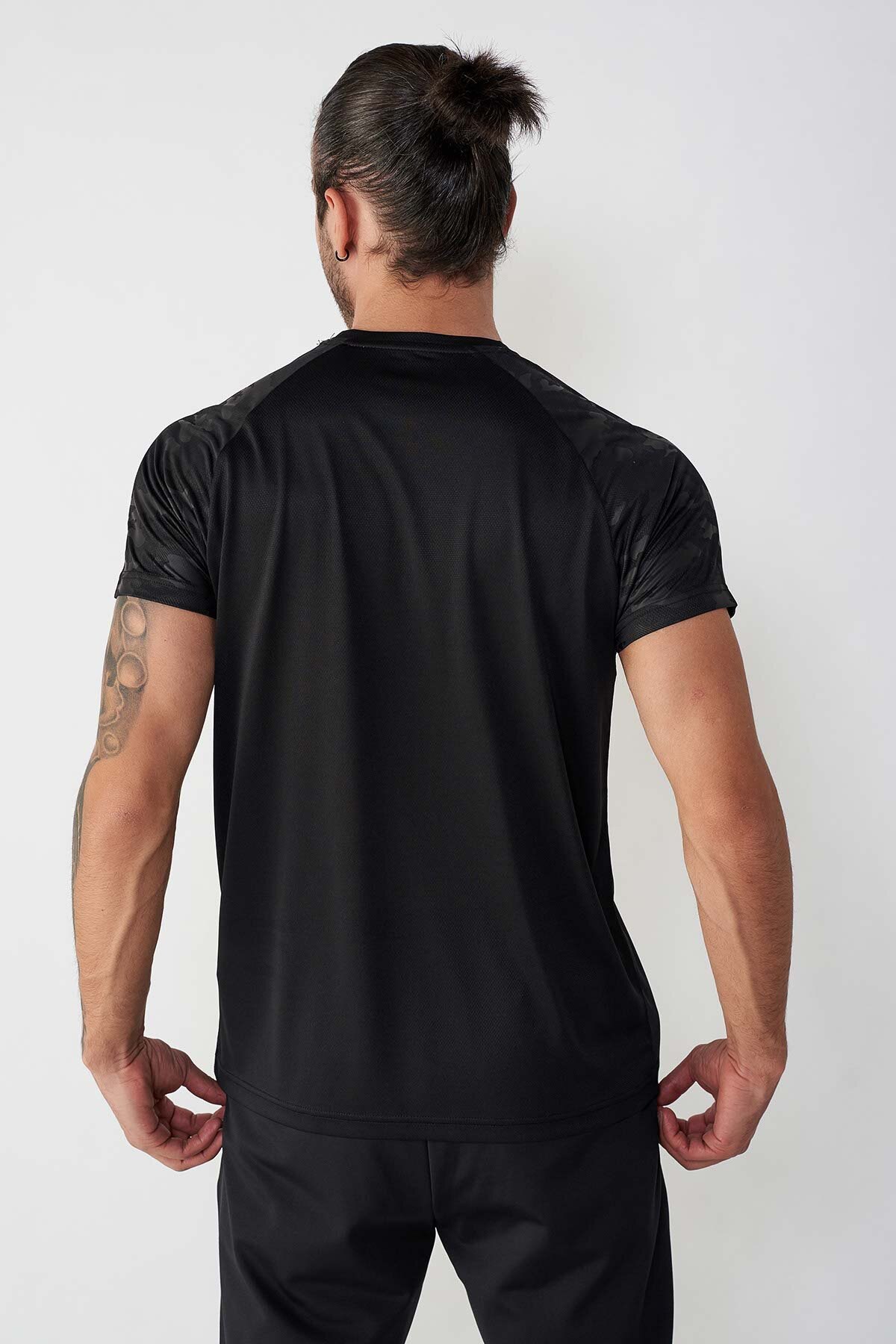 Hummel Camu Erkek Tişört 910874-2001 Siyah