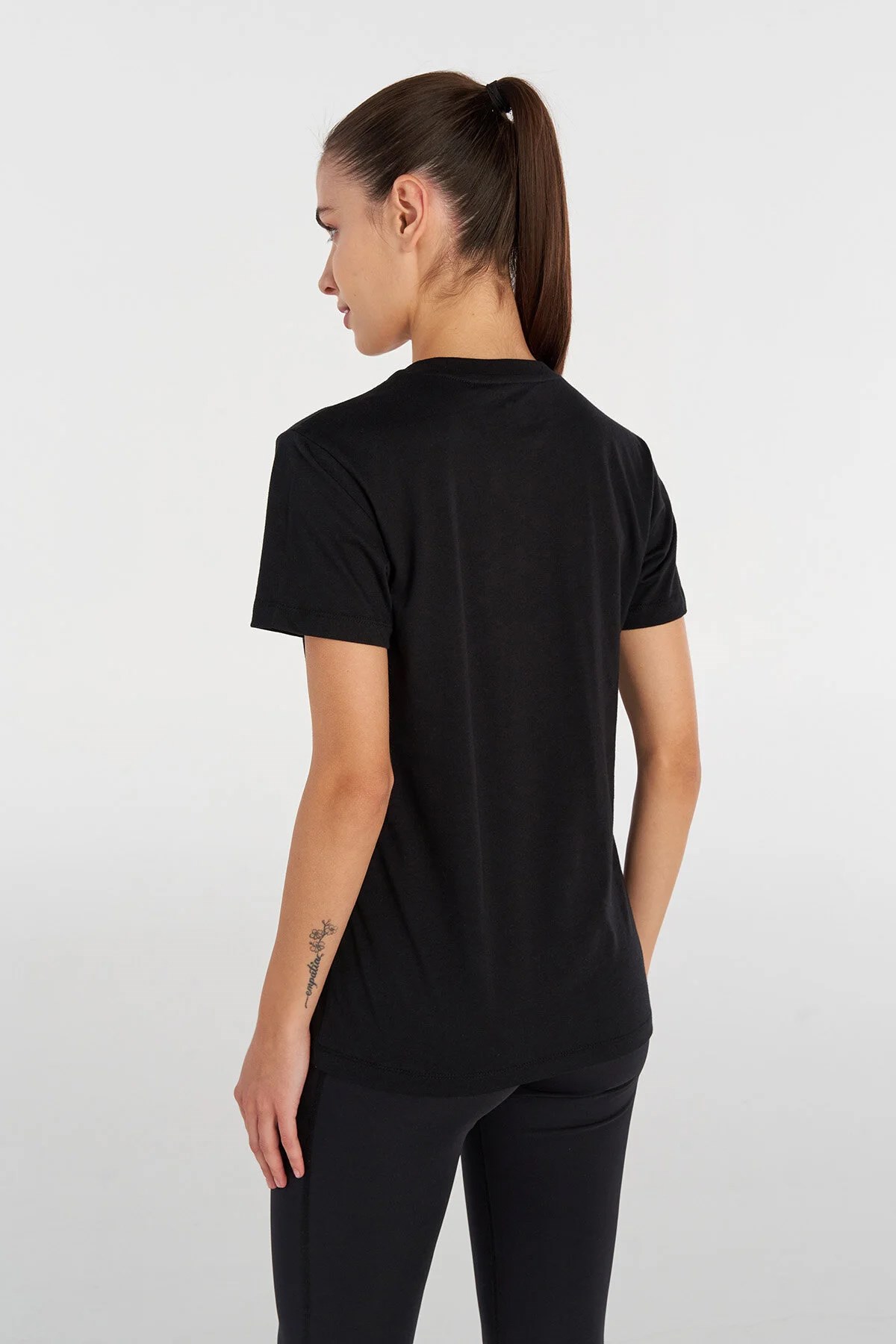 Hummel  T-Te Graphıc Logo Layer Co  Kadın Tişört Siyah