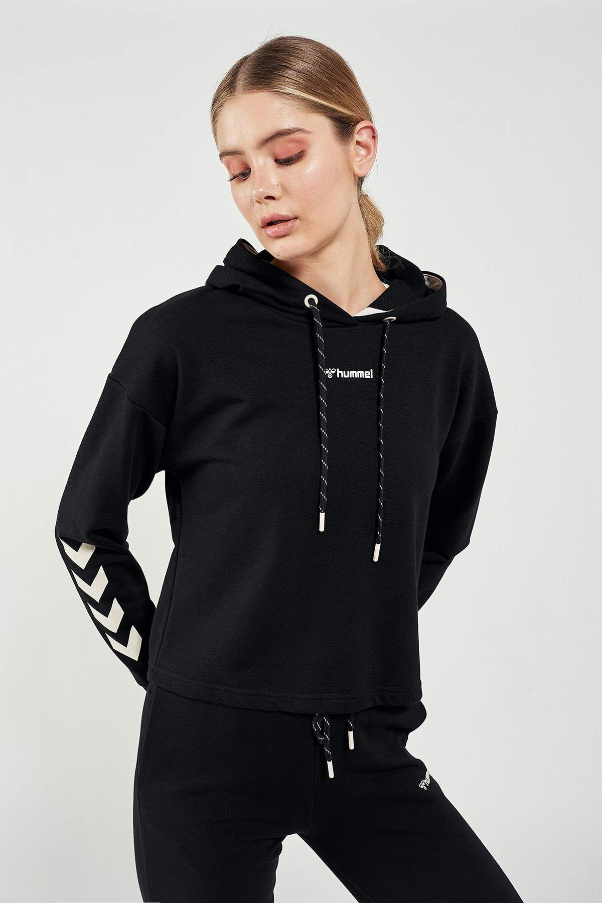 Hummel Mossa Crop Kadın Sweatshirt 921076-2001 Siyah