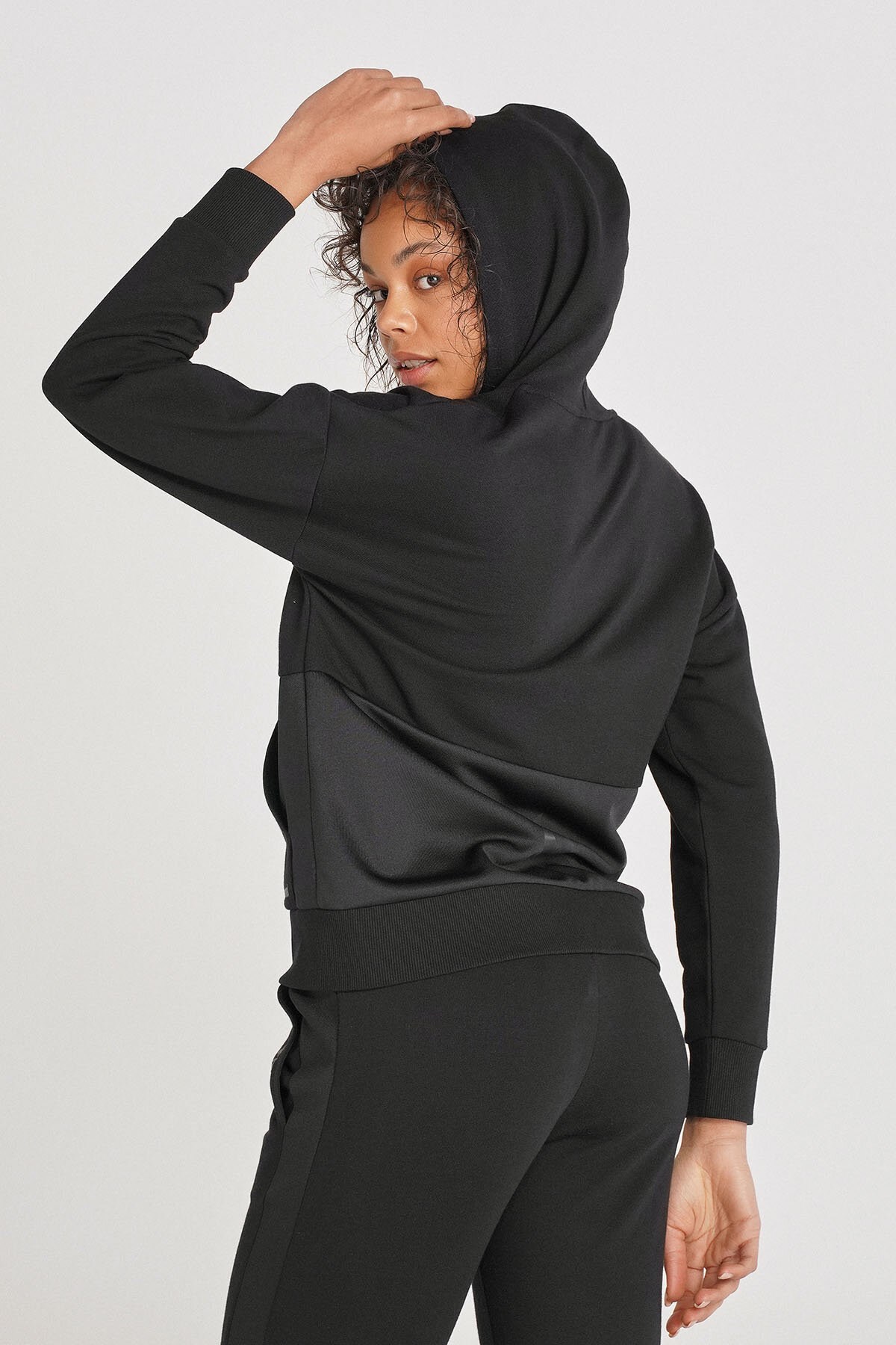 Hummel Raise Fermuarlı Kadın Sweatshirt 921537-2001 Siyah