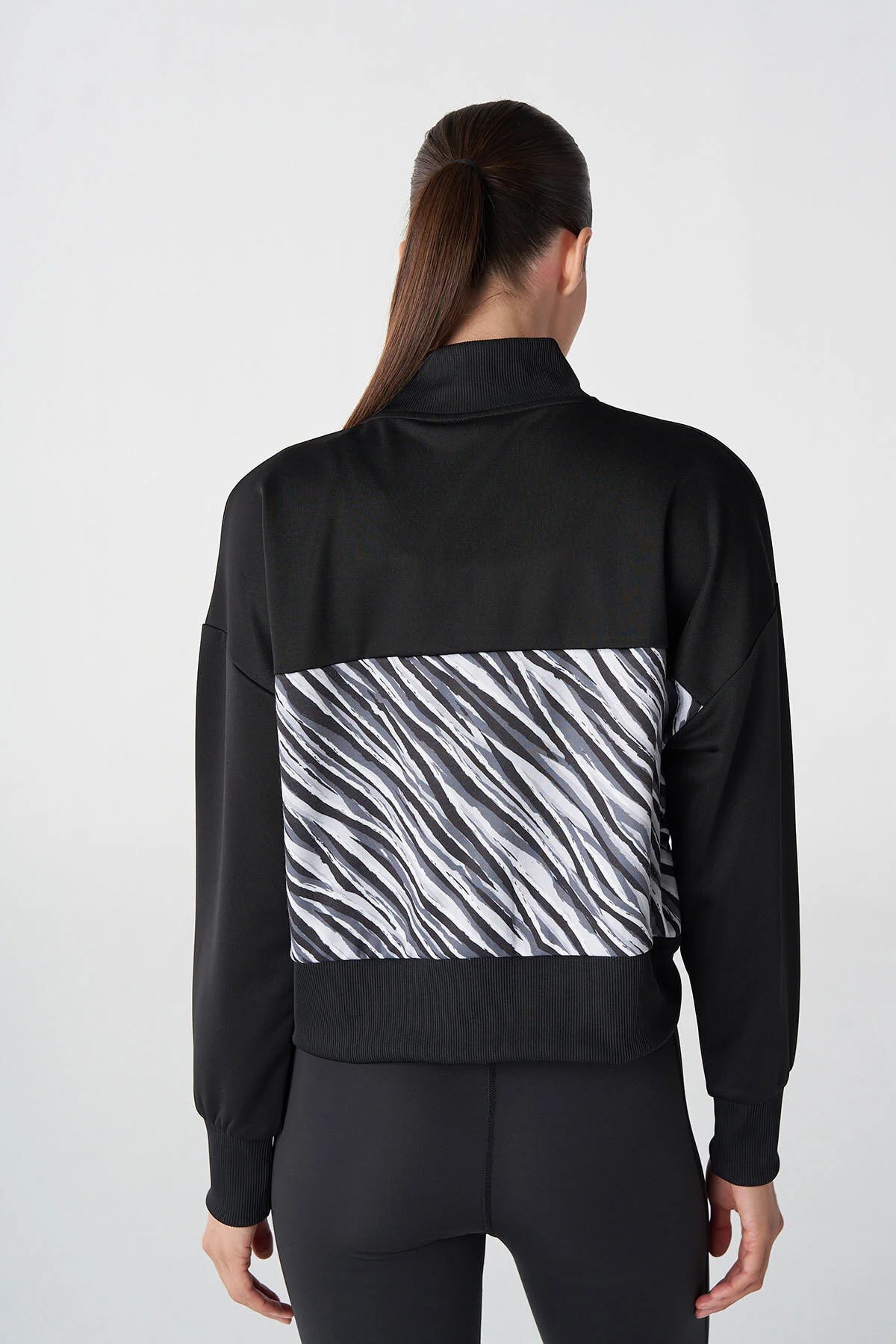 Hummel Jude Crop Zip Kadın Sweatshirt 921789-2001 Siyah