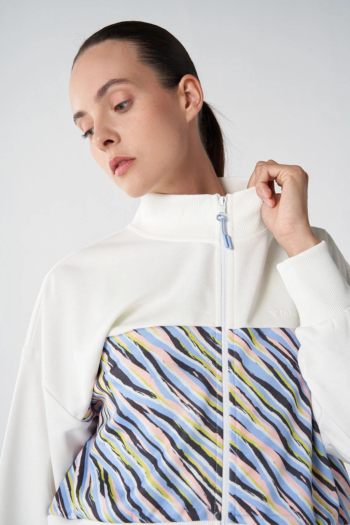 Hummel Jude Crop Zip Kadın Sweatshirt 921789-9003 Beyaz