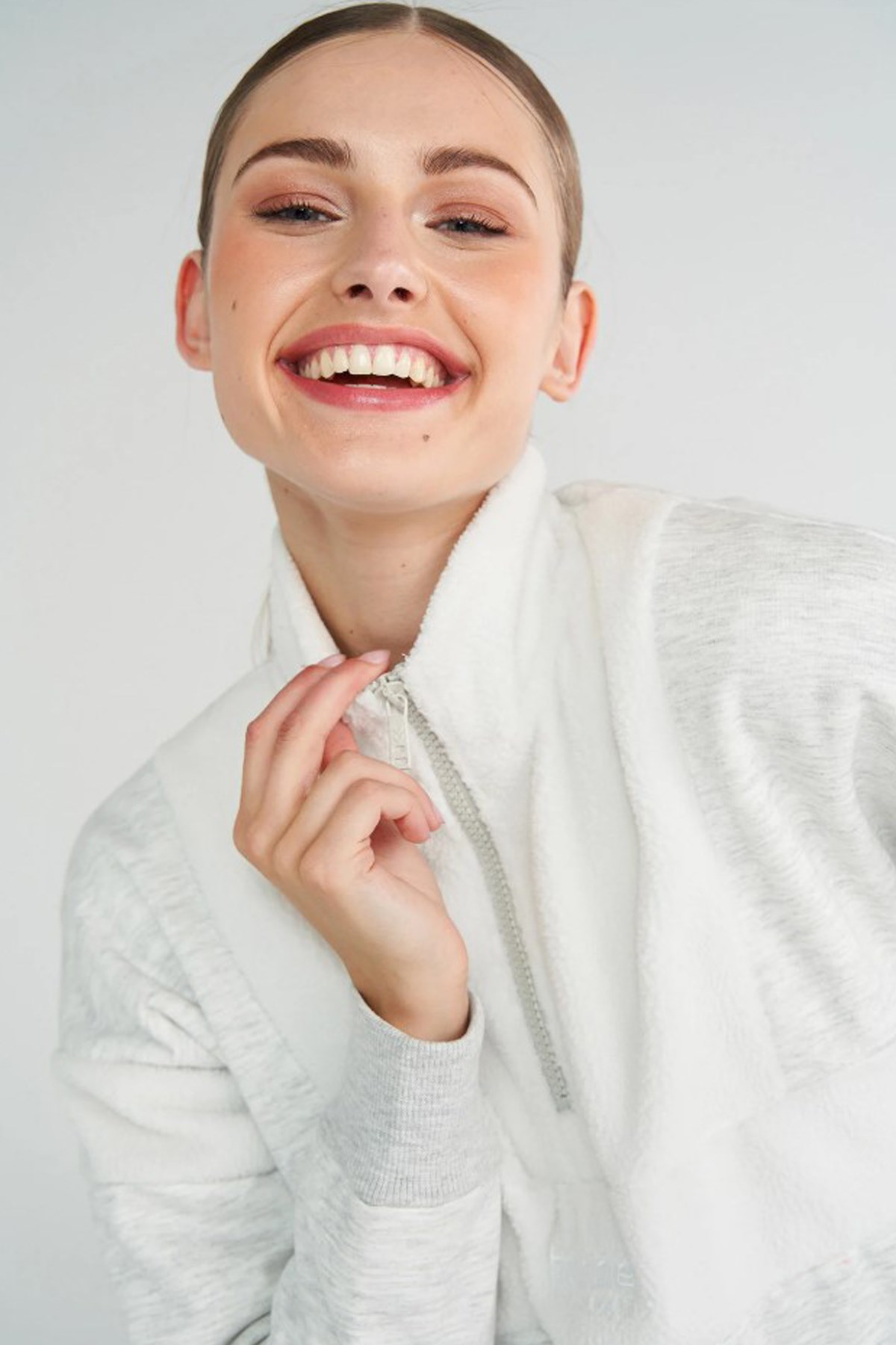 Hummel Adur Zip Neck Kadın Sweatshirt 922347-9098 Beyaz