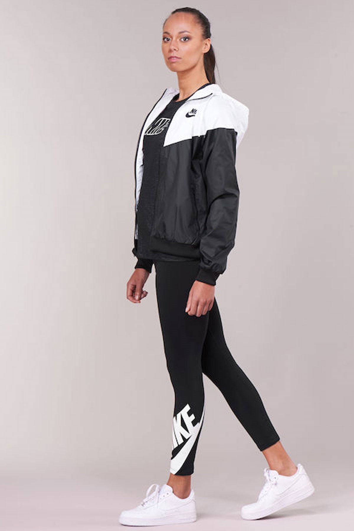 Nike Sportswear Windrunner Kadın Rüzgarlığı AR3092-010 Siyah