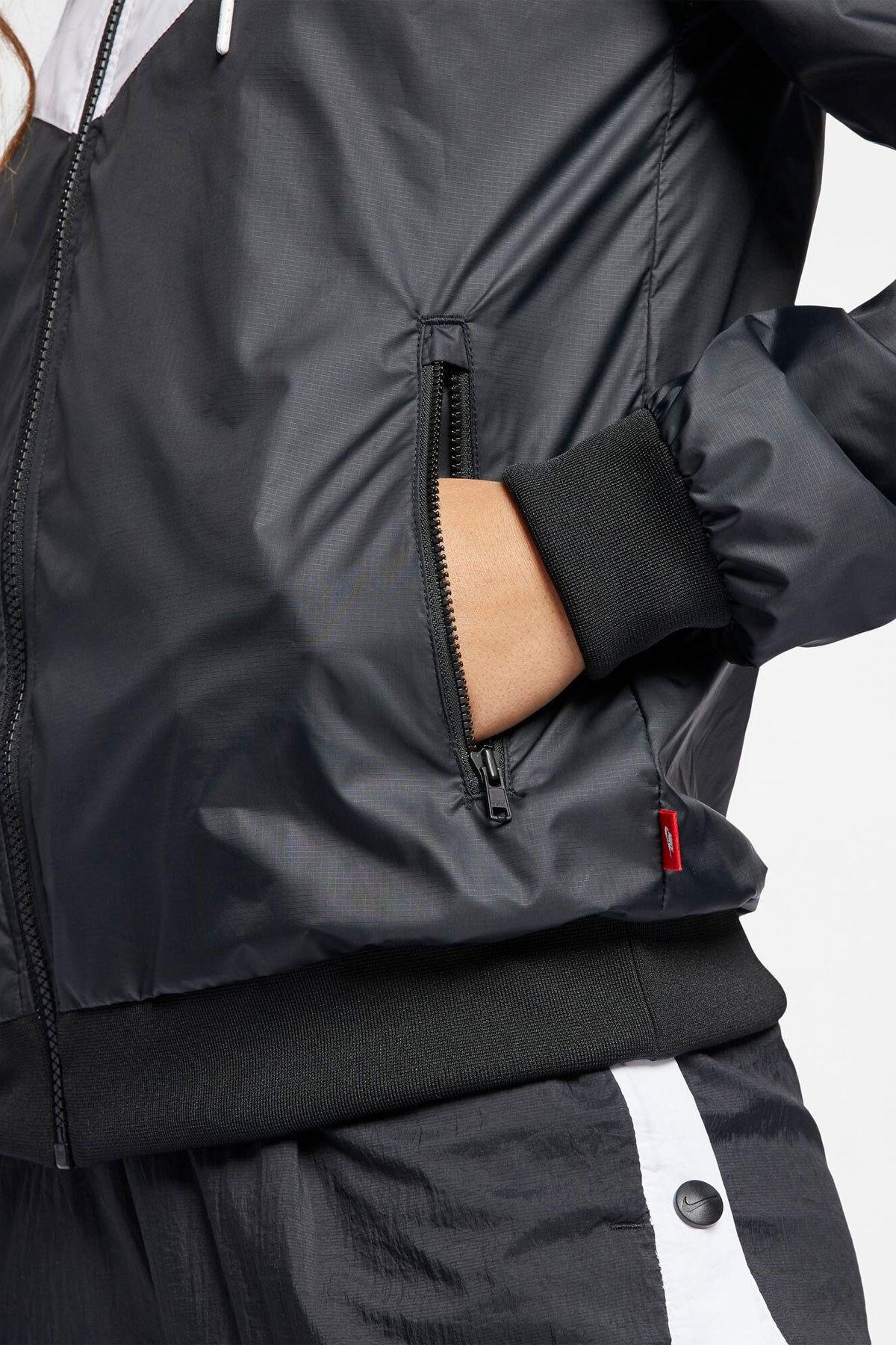 Nike Sportswear Windrunner Kadın Rüzgarlığı AR3092-010 Siyah