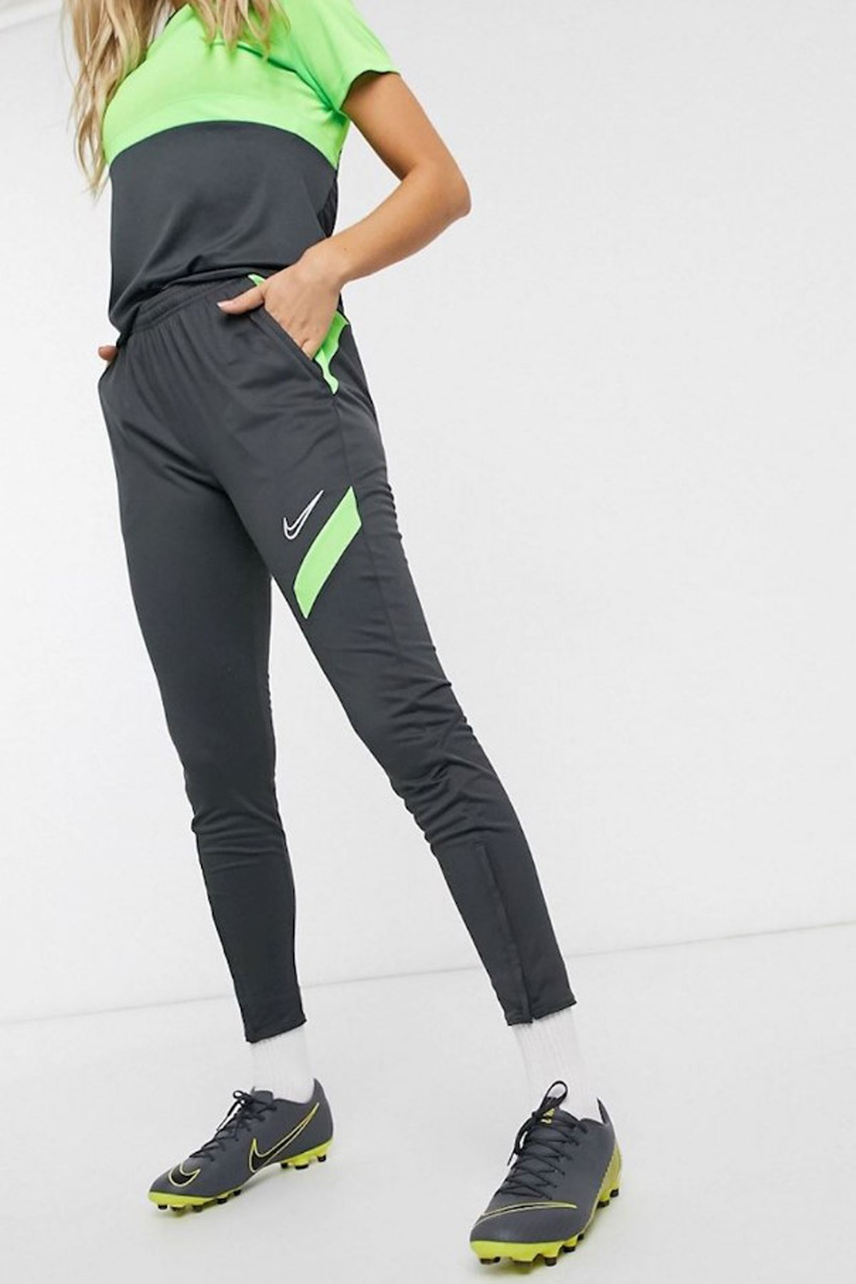 Nike  Dri-FIT Academy Pro Kadın Eşofman Altı BV6934-062 Siyah