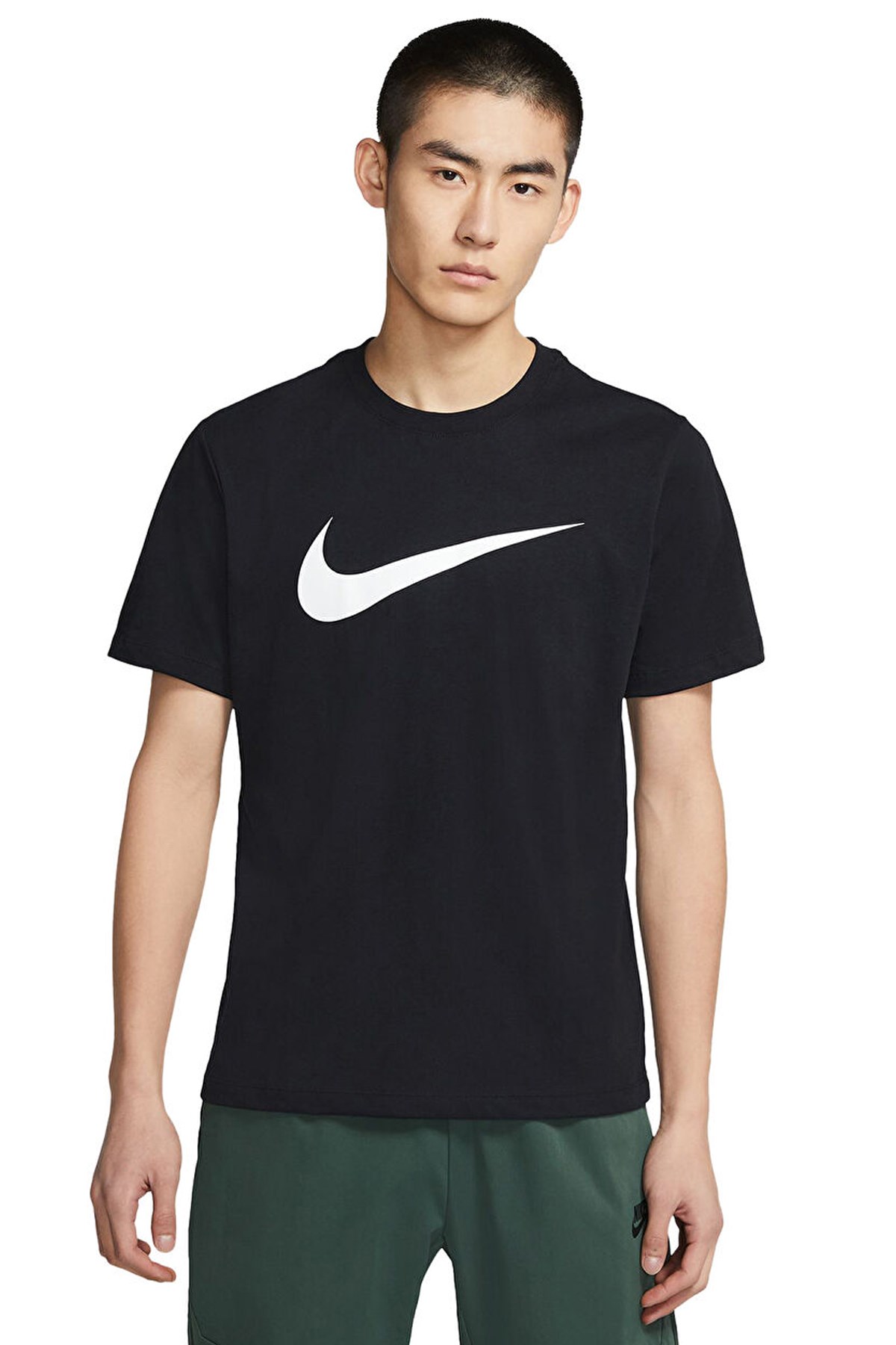 Nike Sportswear Swoosh Erkek Tişört DC5094-010 Siyah