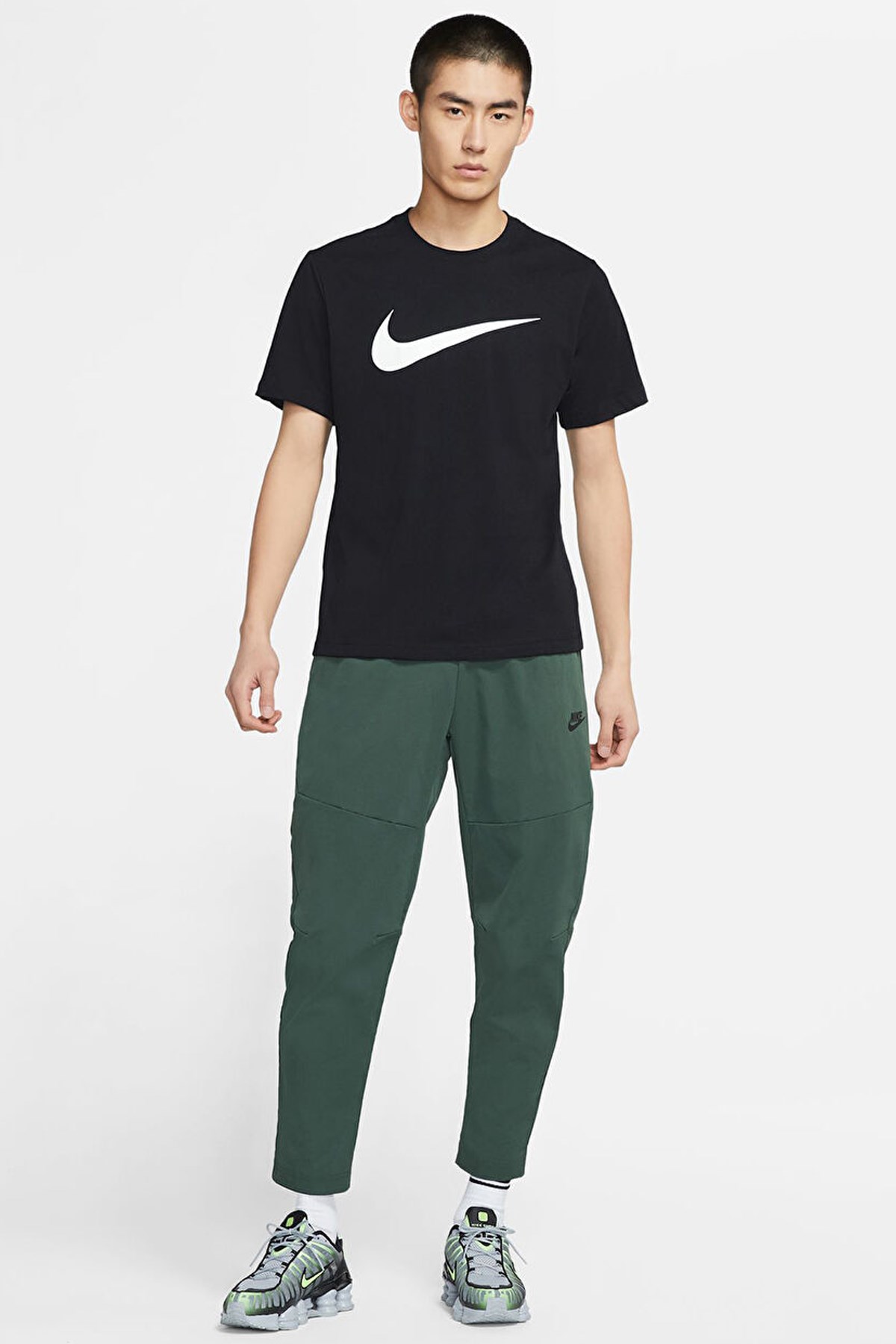 Nike Sportswear Swoosh Erkek Tişört DC5094-010 Siyah