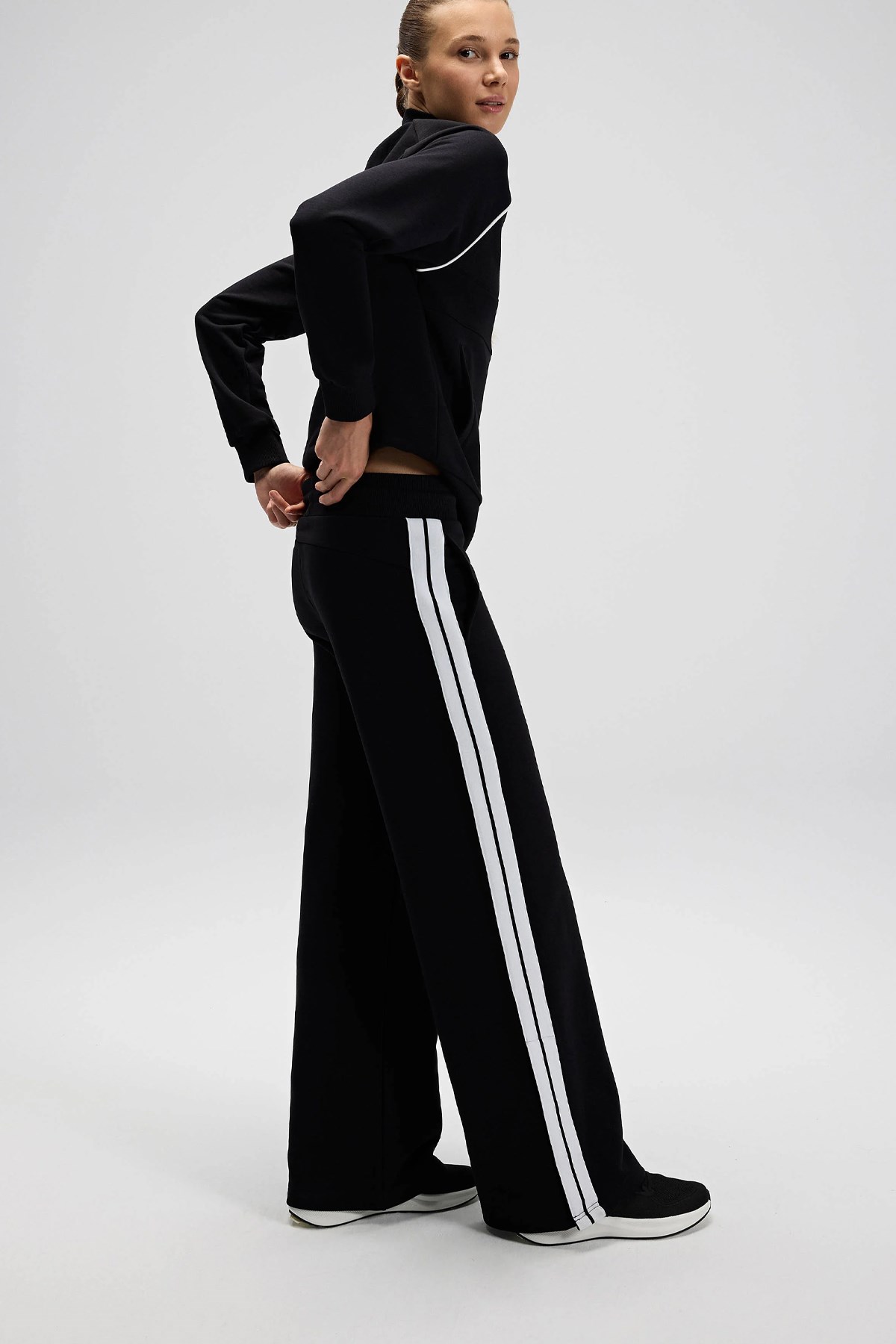 Ellesse Kadın Sweatshirt EF538-BK Siyah