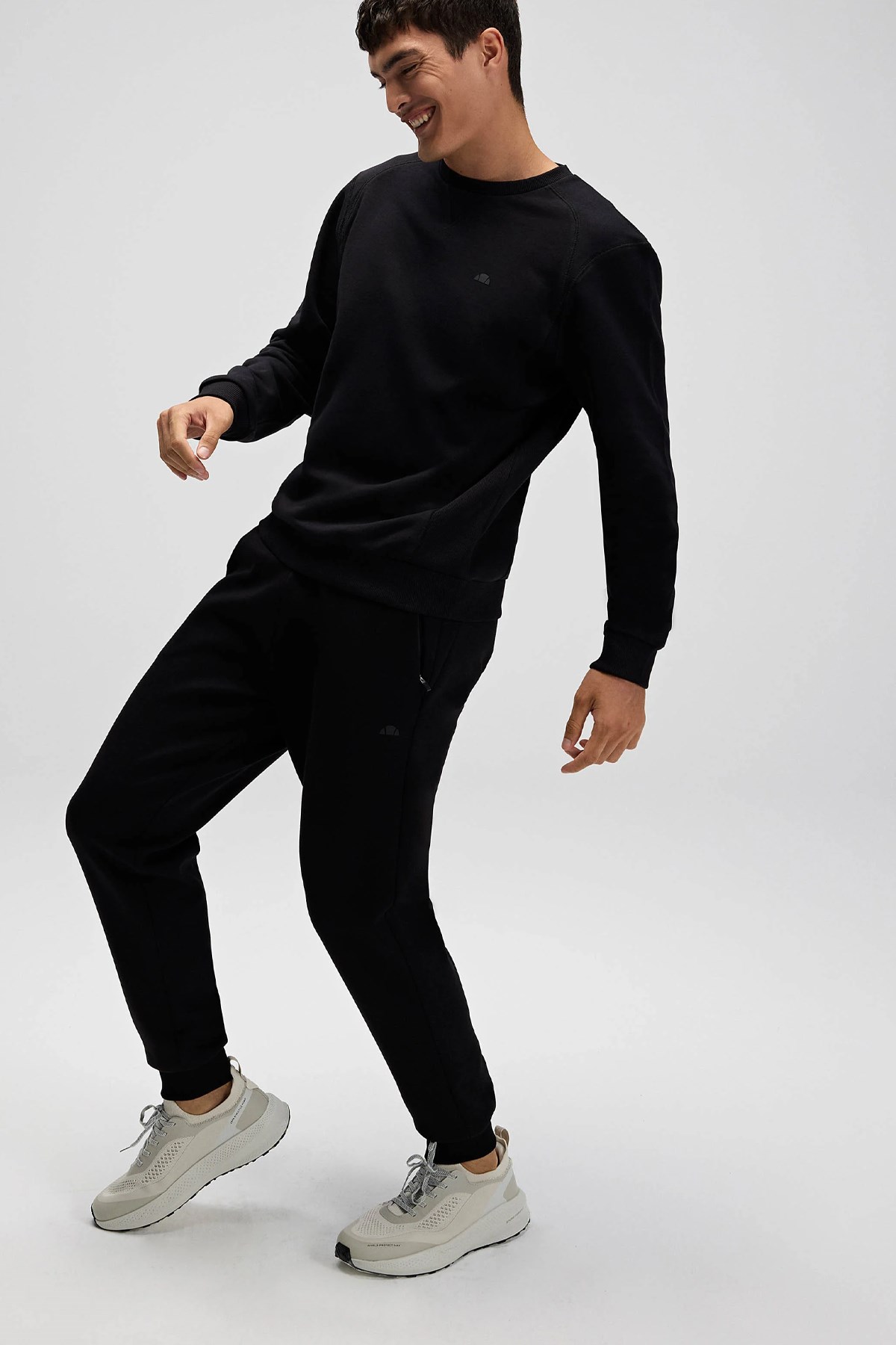 Ellesse Erkek Sweatshirt EM282-1-BK Siyah