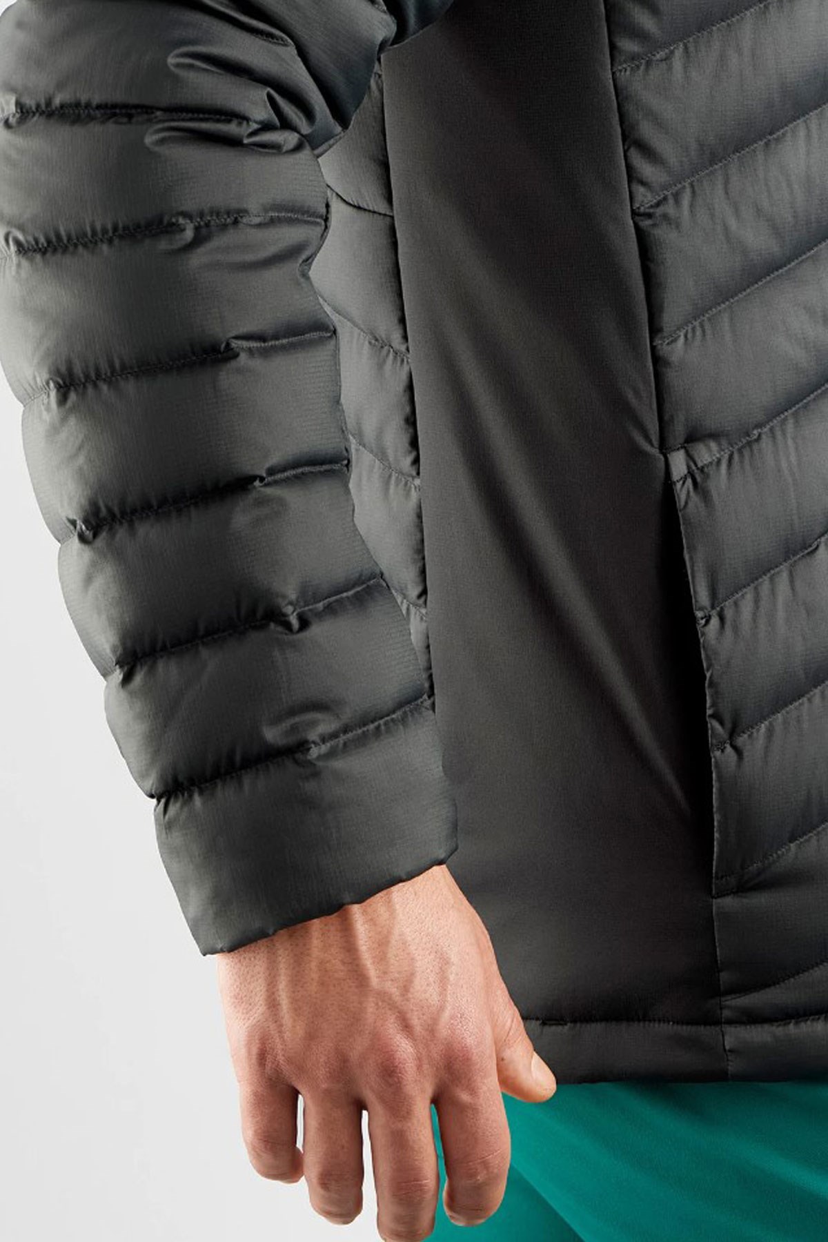 Salomon Essential Xwarm Down Erkek Outdoor Şişme Mont LC1611700 Siyah