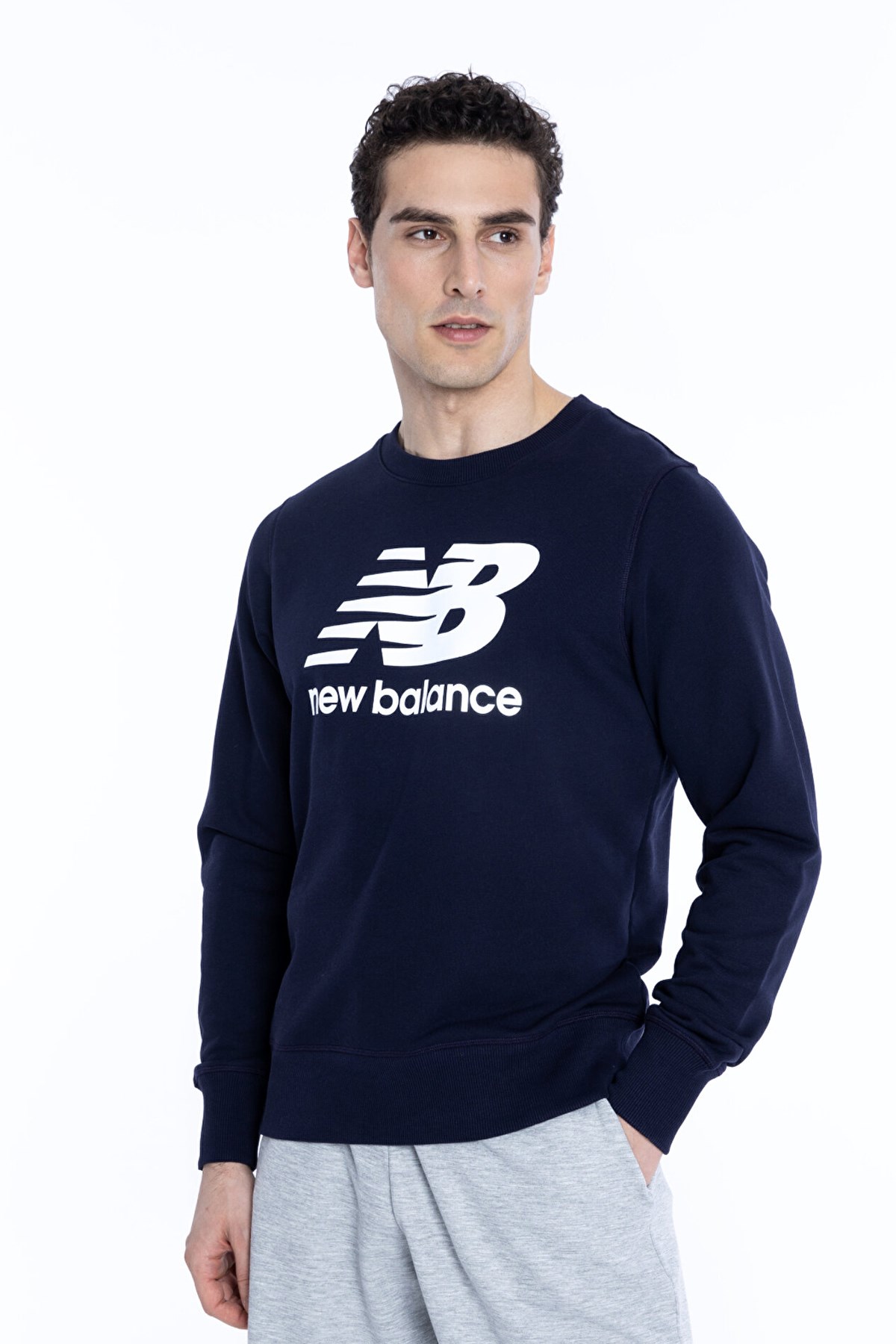 New Balance Lifestyle Erkek Sweatshirt MNC1105-AVI Lacivert