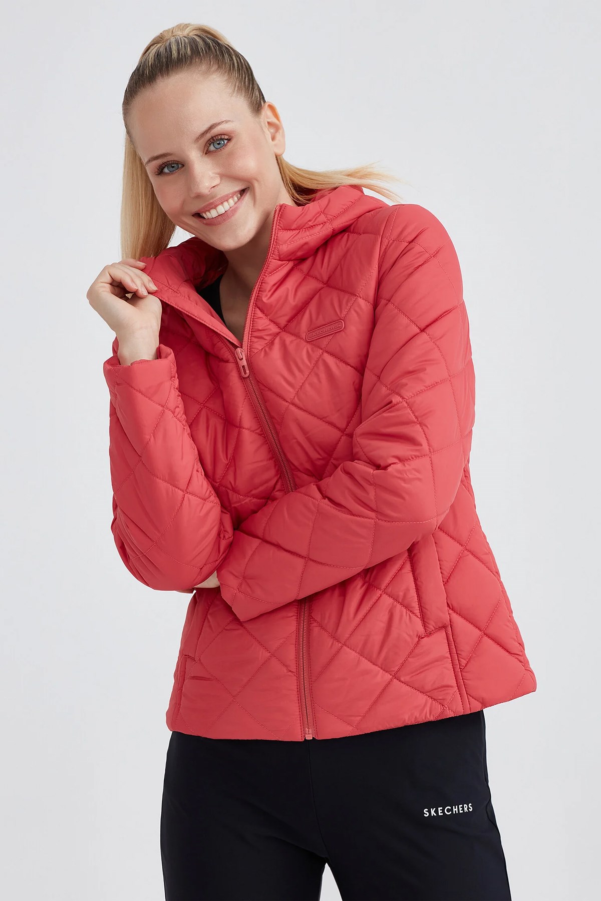 Skechers Capitone Hooded Kadın Mont S212001-600 Kırmızı