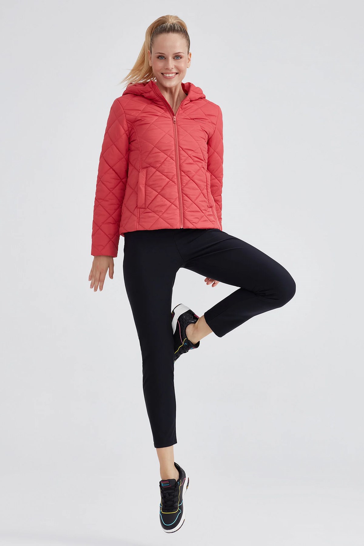 Skechers Capitone Hooded Kadın Mont S212001-600 Kırmızı