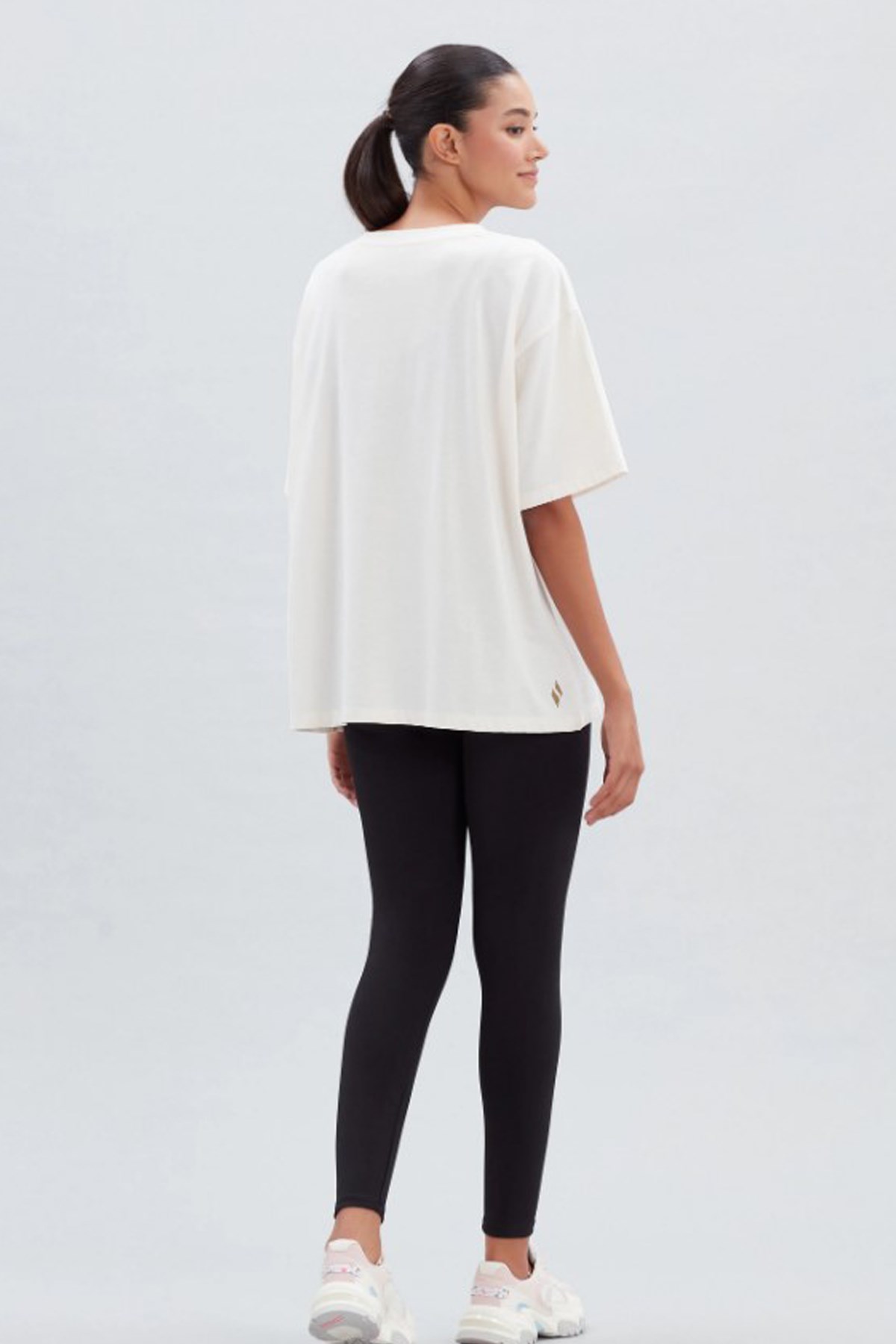 Skechers Wordmark Printed Crew Neck Kadın Tişört S222109-102 Beyaz