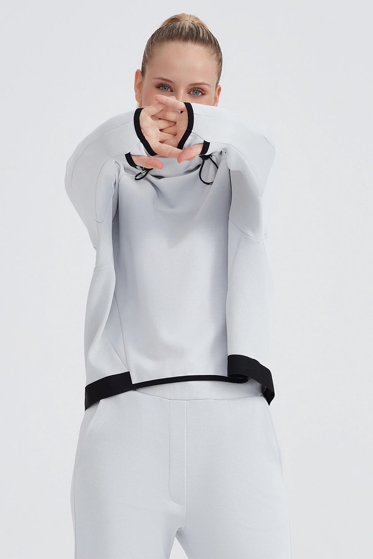 Skechers 2XI-Lock Hoodie Kadın Sweatshirt S232207-043 Gri