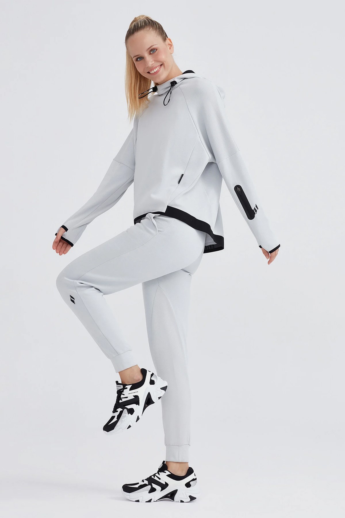 Skechers 2XI-Lock Hoodie Kadın Sweatshirt S232207-043 Gri