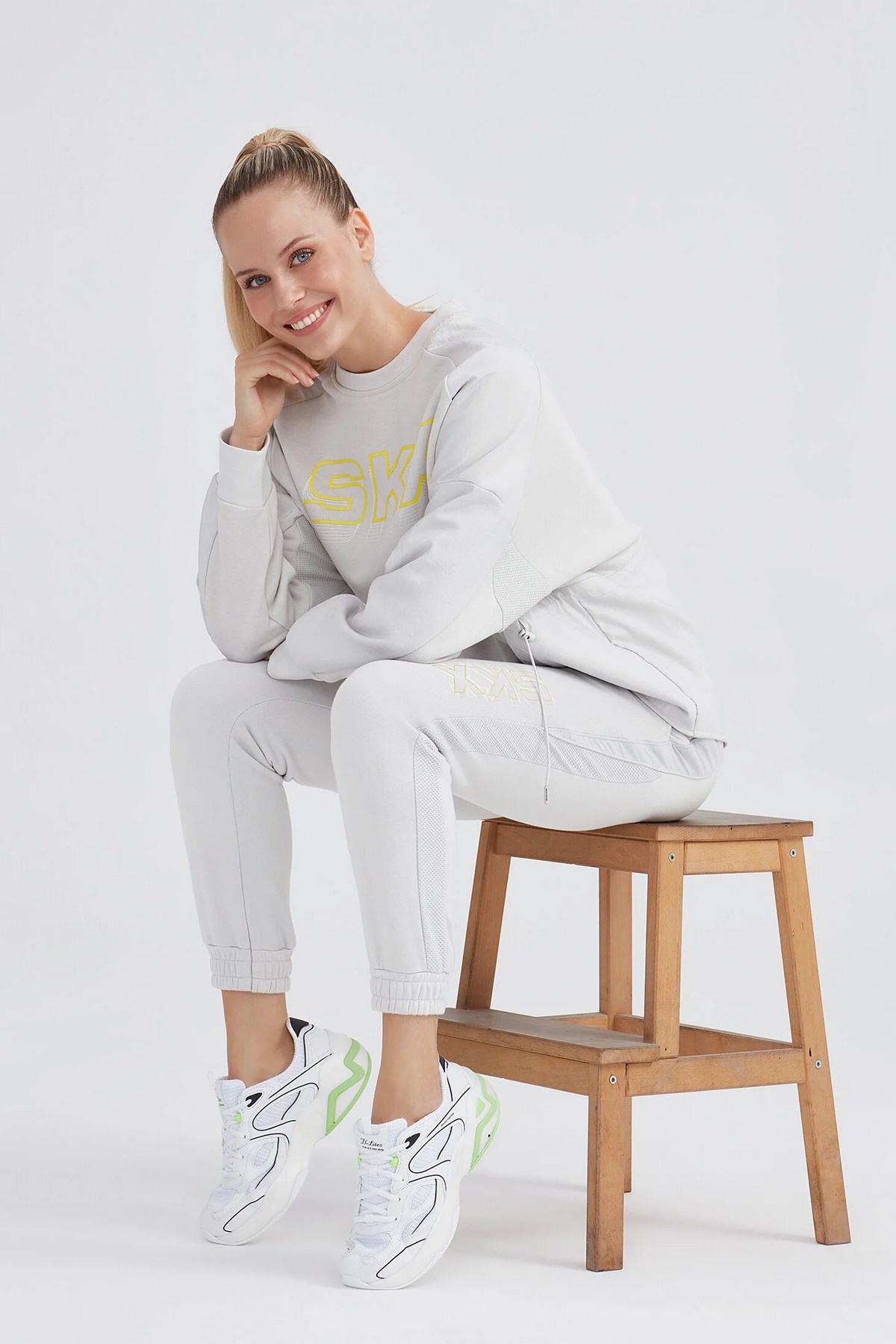 Skechers LW Fleece Crew Neck Kadın Sweatshirt S232283-032 Gri