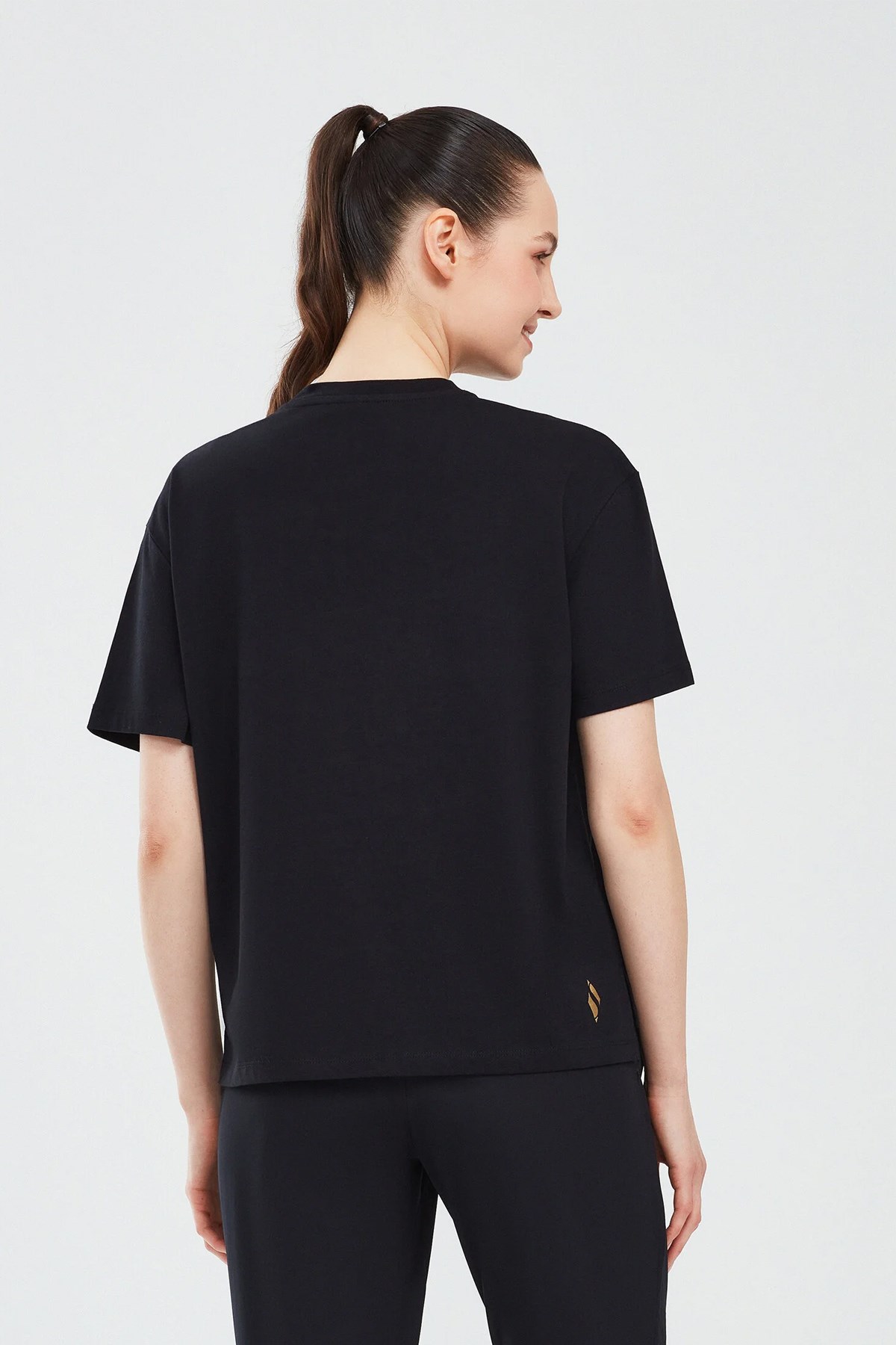 Skechers Graphic Sleeve Kadın Tişört S241012-001 Siyah