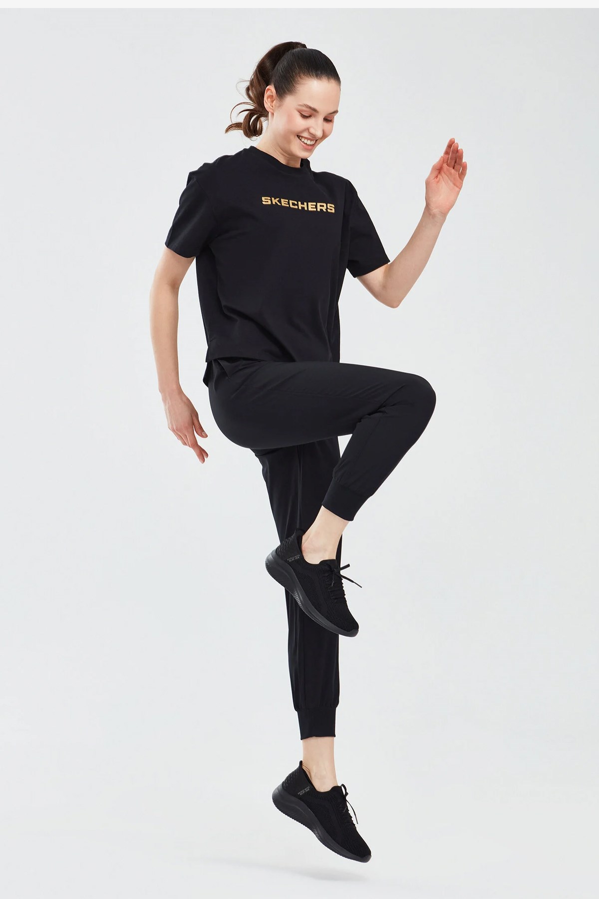 Skechers Graphic Sleeve Kadın Tişört S241012-001 Siyah