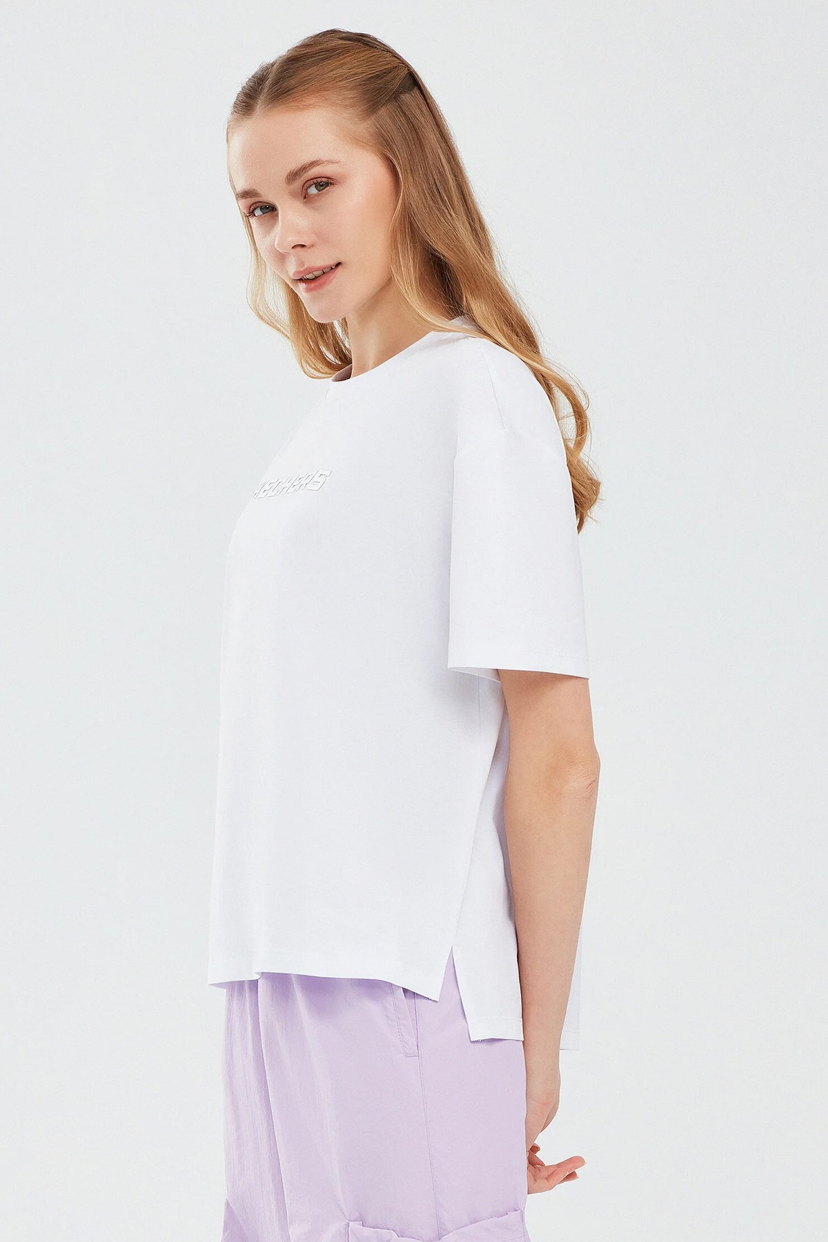 Skechers Graphic Sleeve Kadın Tişört S241012-100 Beyaz