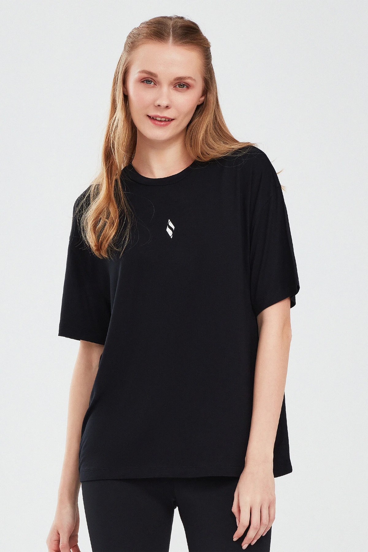 Skechers Graphic Sleeve Kadın Tişört S241174-001 Siyah
