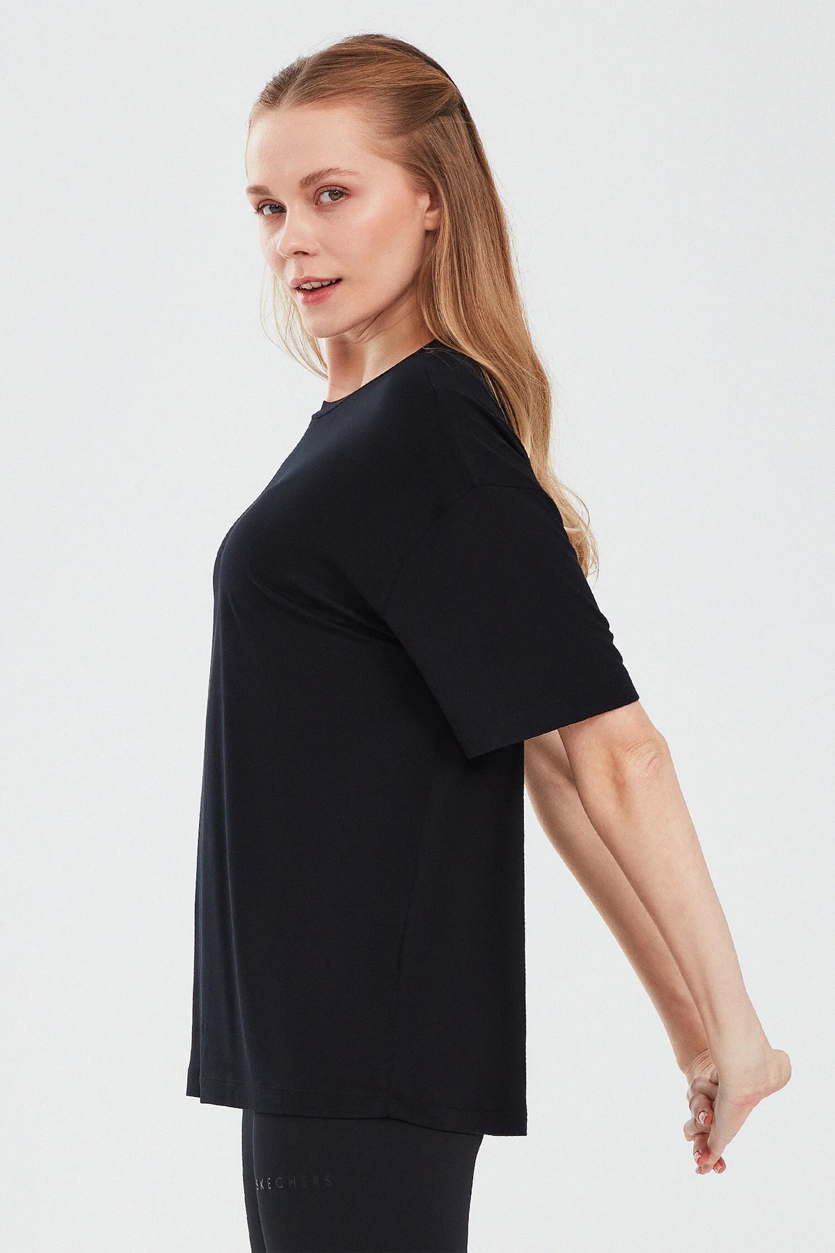 Skechers Graphic Sleeve Kadın Tişört S241174-001 Siyah