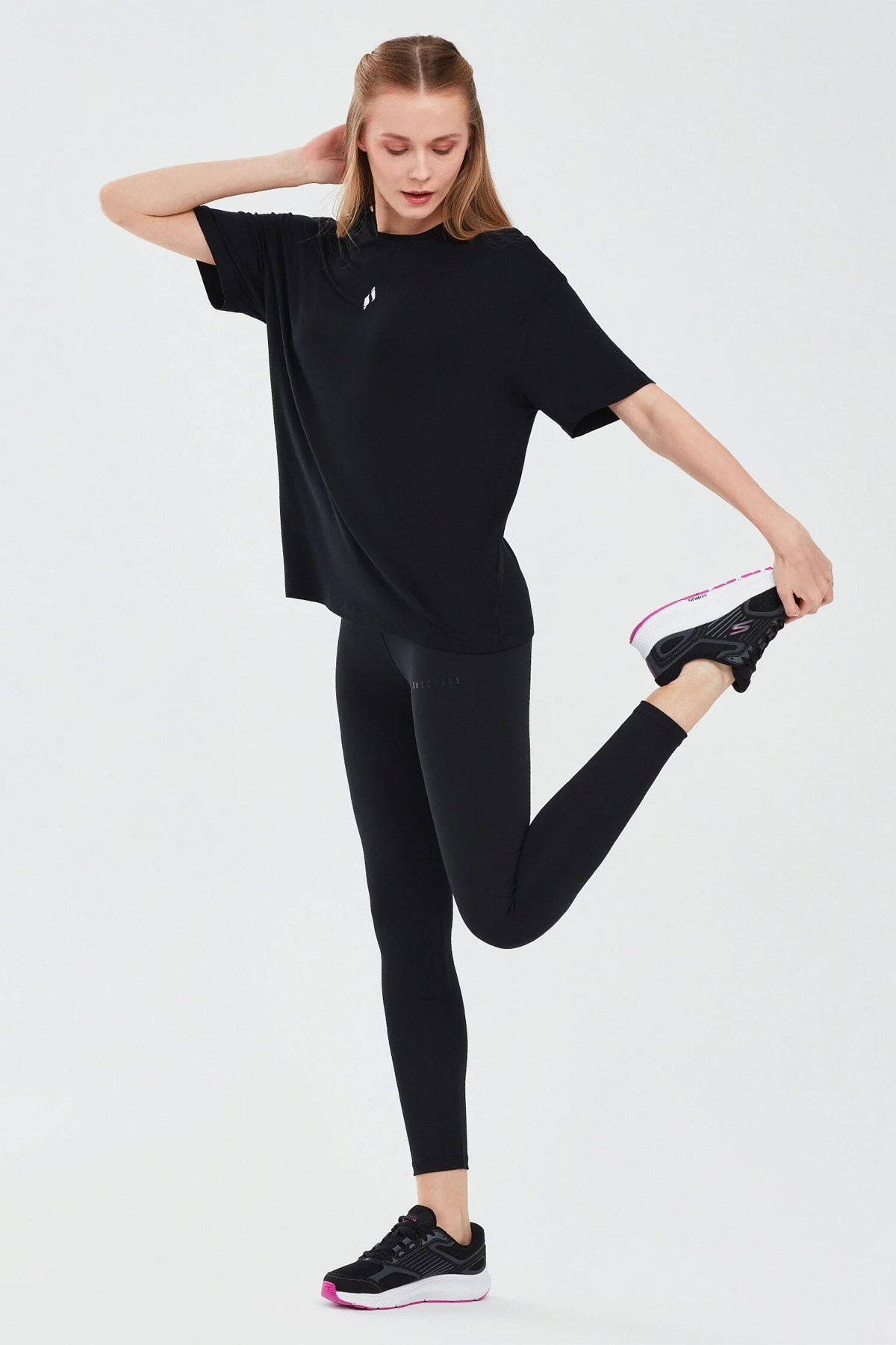 Skechers Graphic Sleeve Kadın Tişört S241174-001 Siyah