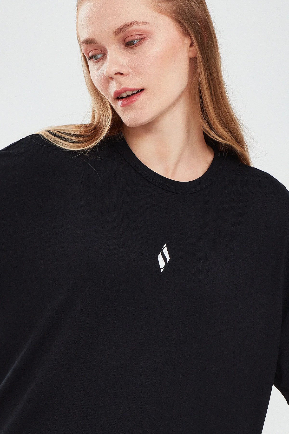 Skechers Graphic Sleeve Kadın Tişört S241174-001 Siyah