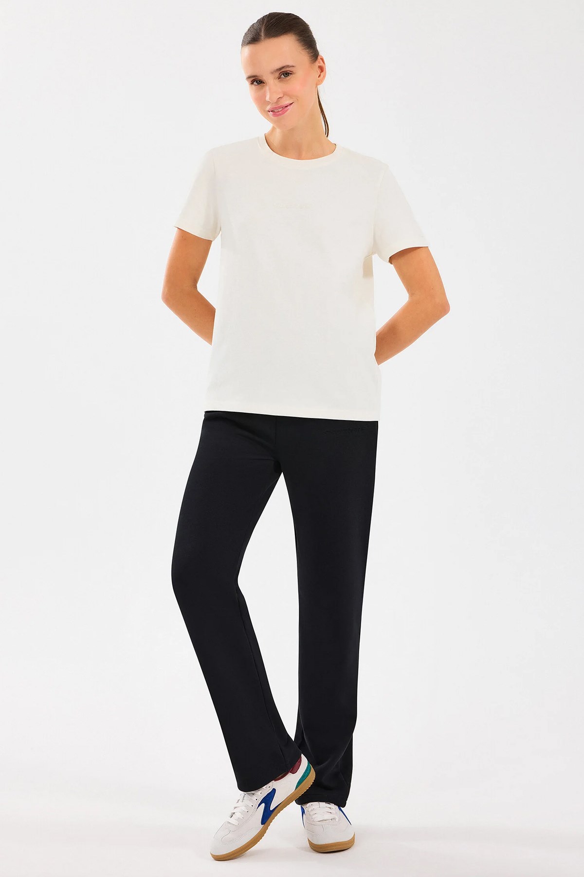 Skechers Essential Kadın Tişört S2510029-102 Beyaz